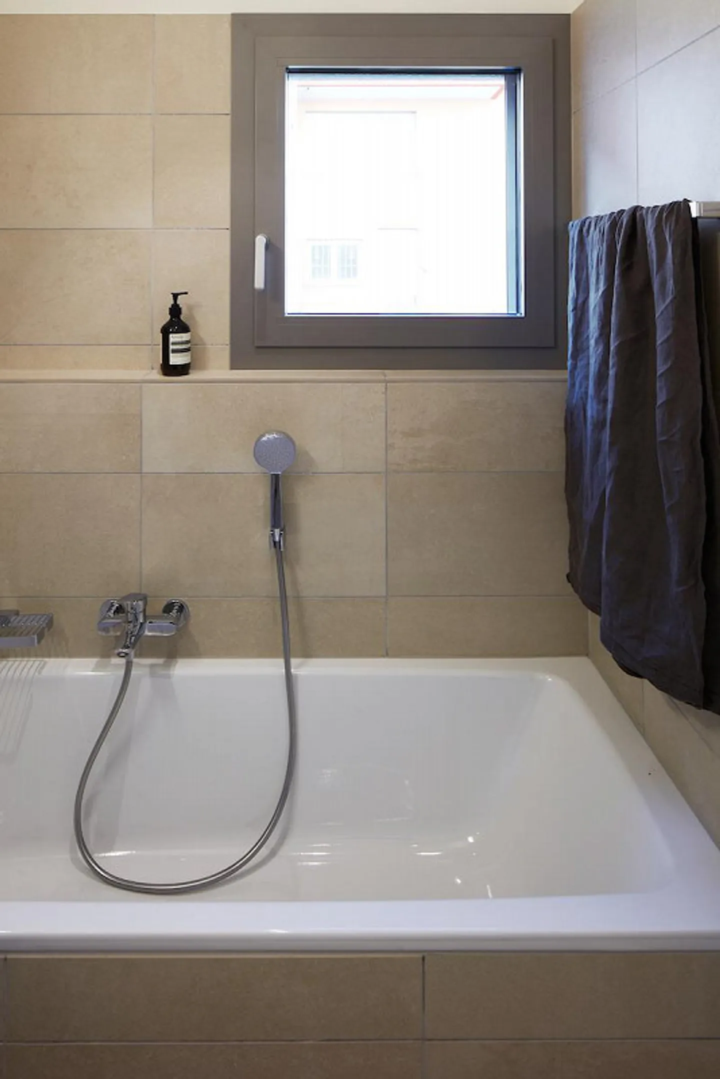 Modern Attic in Tranquil Area - Photo 7 of 12