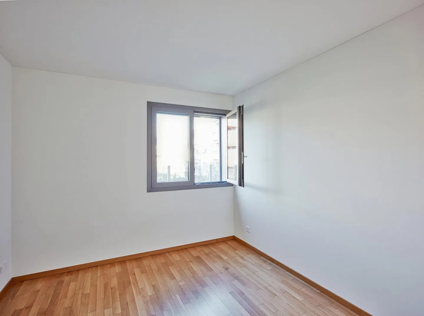 Modern Attic in Tranquil Area - Photo 9 of 12