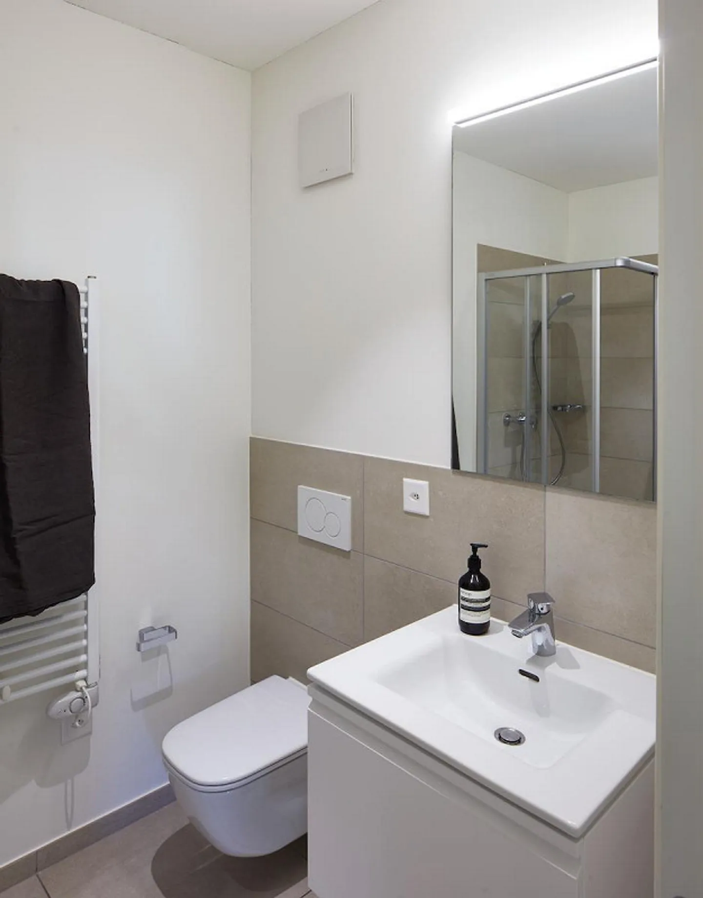 Modern Attic in Tranquil Area - Photo 10 of 12