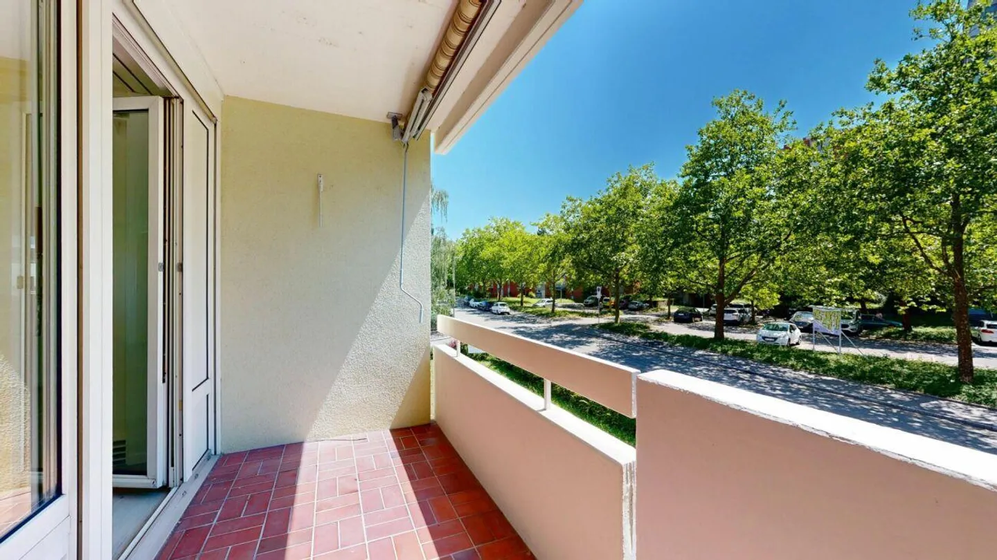 Appartamento moderno 3.5 locali con balcone, cantina, soffitta, lavatrice e posto auto - Foto 11 di 13