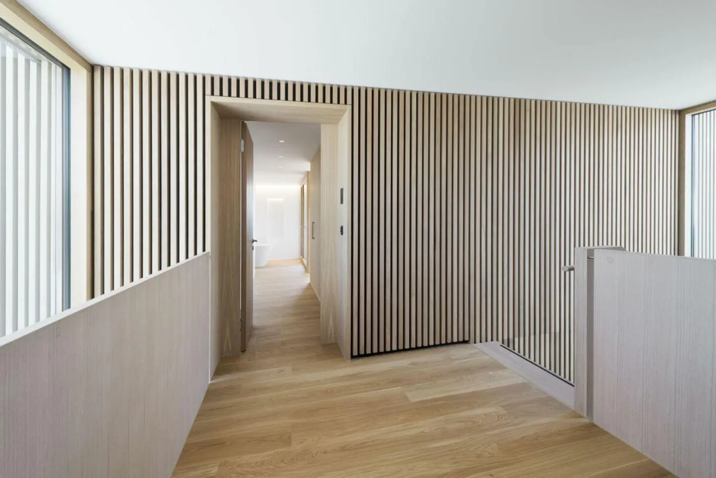 Luxurious 6.5-Room Villa with Beautiful Garden, Pool Area and More... - Photo 12 of 21