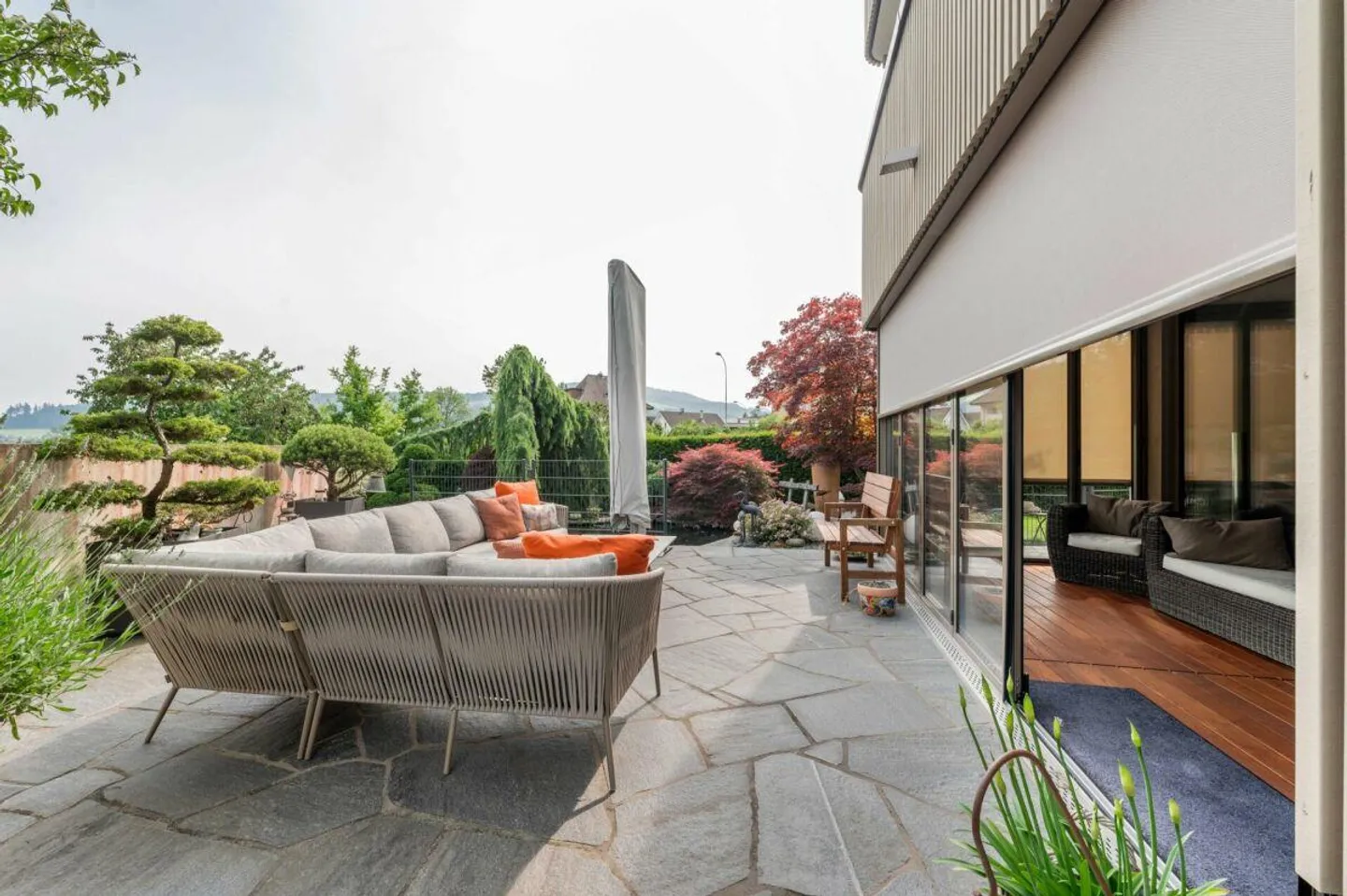 Luxurious 6.5-Room Villa with Beautiful Garden, Pool Area and More... - Photo 19 of 21