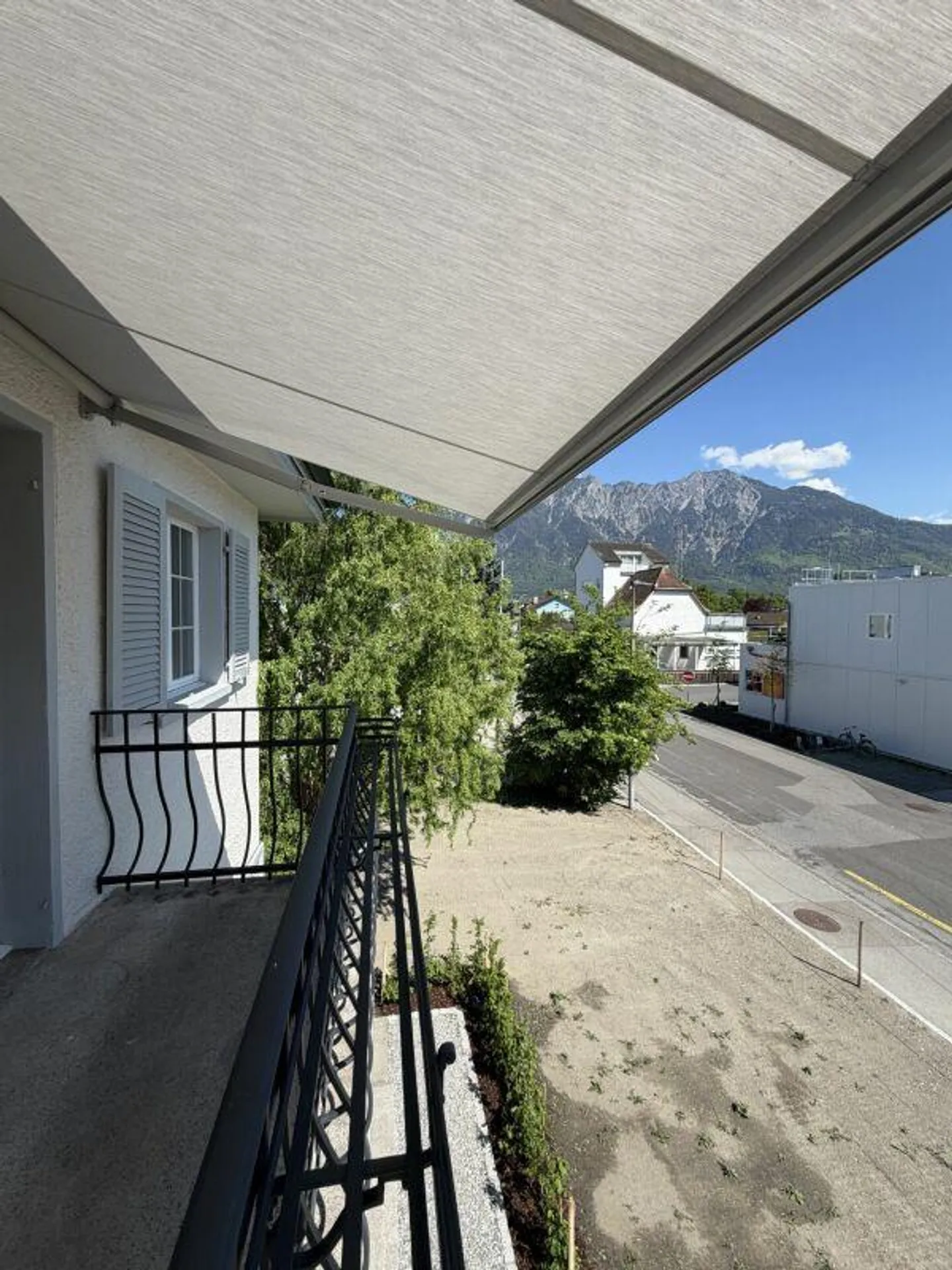 Stylishly completely renovated 4-room apartment in the center of Buchs SG - Photo 7 of 9