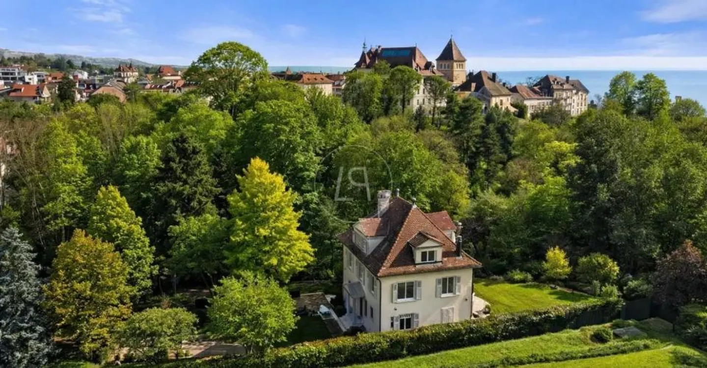 Wunderschön renovierte Immobilie aus dem frühen Jahrhundert im Herzen von Nyon - Foto 1 von 13