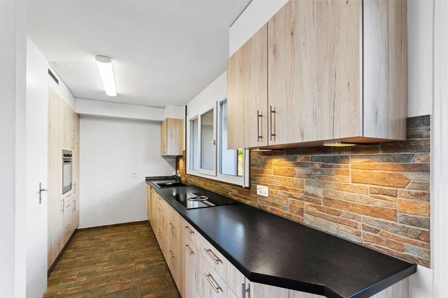 Charming 5-Room Detached Corner House - Photo 7 of 13