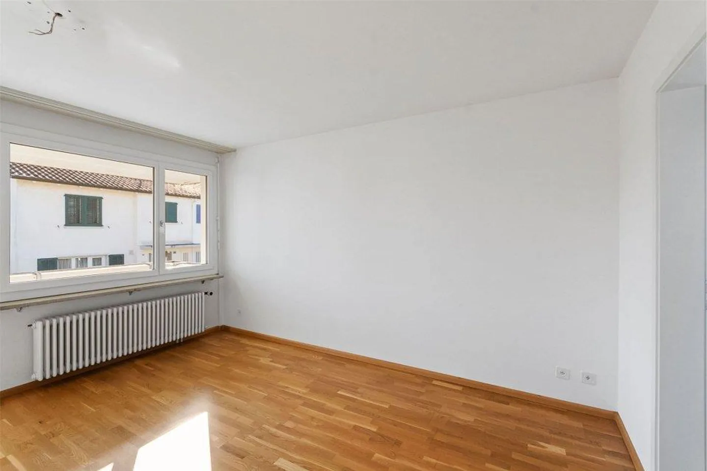 Charming 5-Room Detached Corner House - Photo 11 of 13