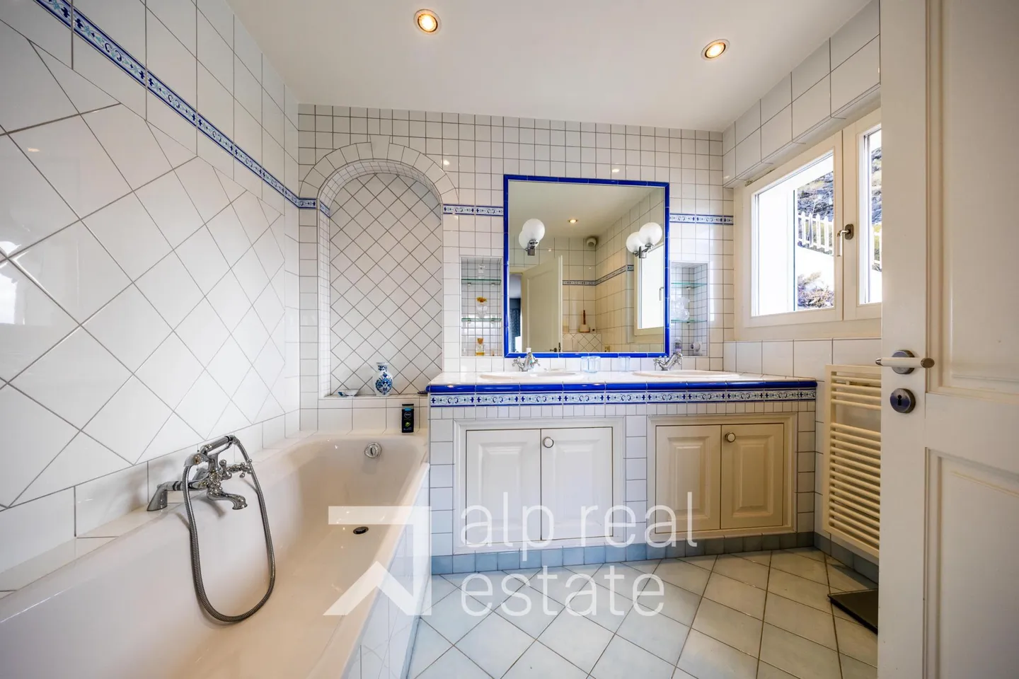 Außergewöhnliches Penthouse mit atemberaubendem Blick auf die Alpen - Foto 7 von 17