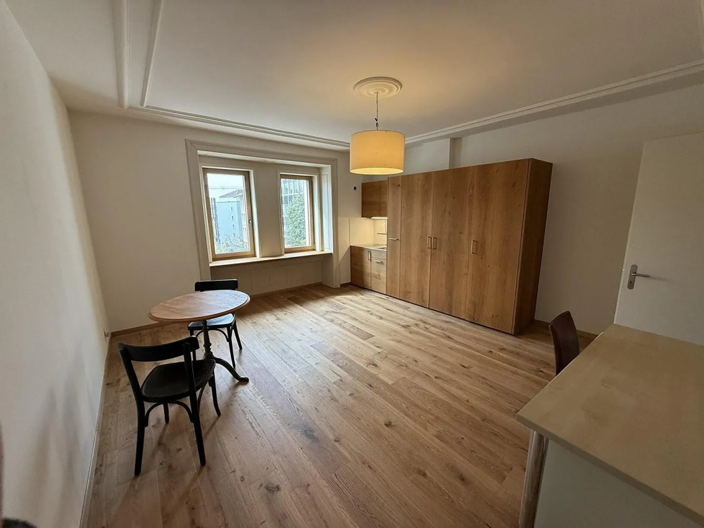Renovated 2-room apartment for rent near Zurich main station - Photo 2 of 6