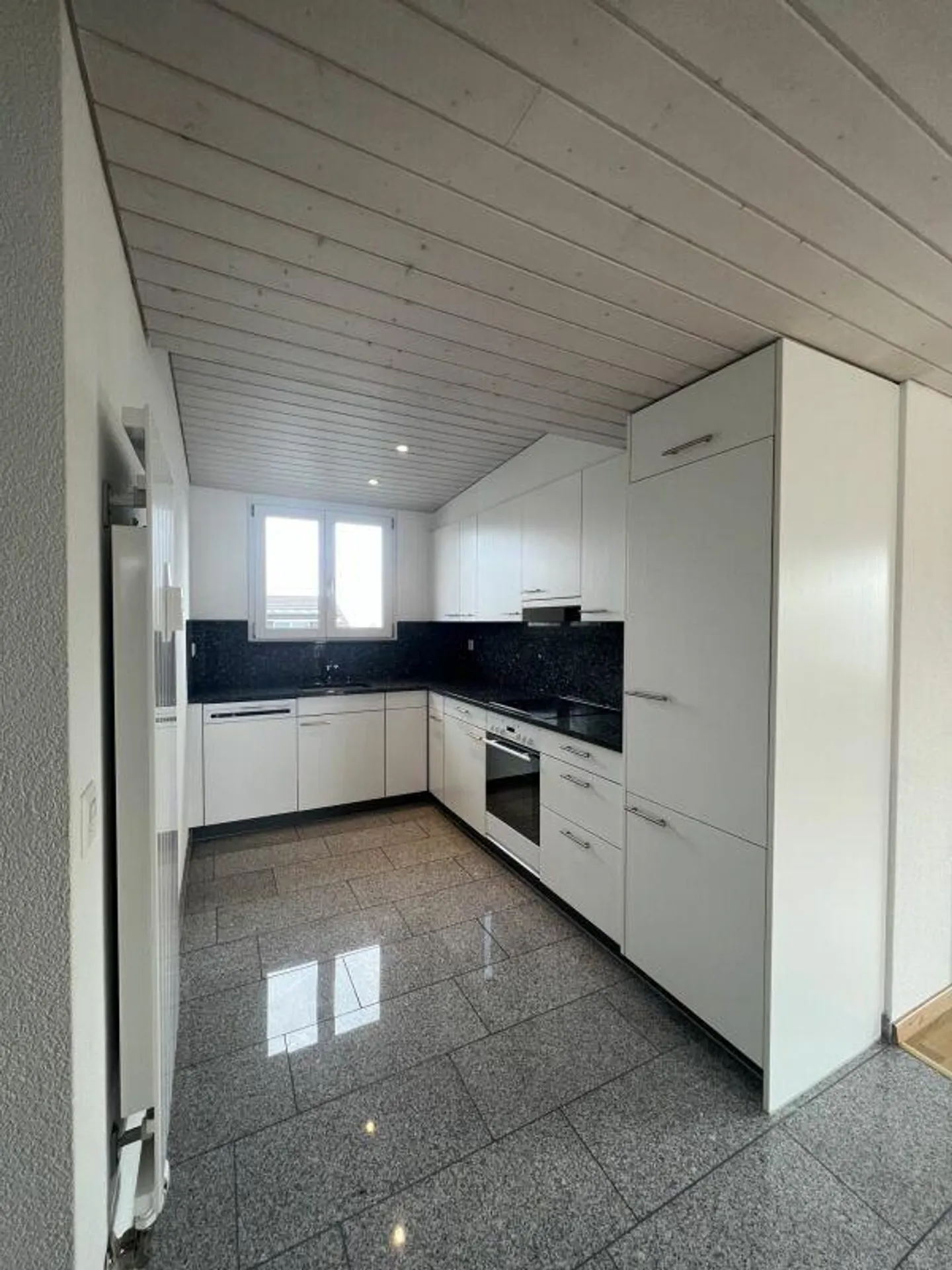 Appartamento attico moderno e luminoso - Foto 4 di 5