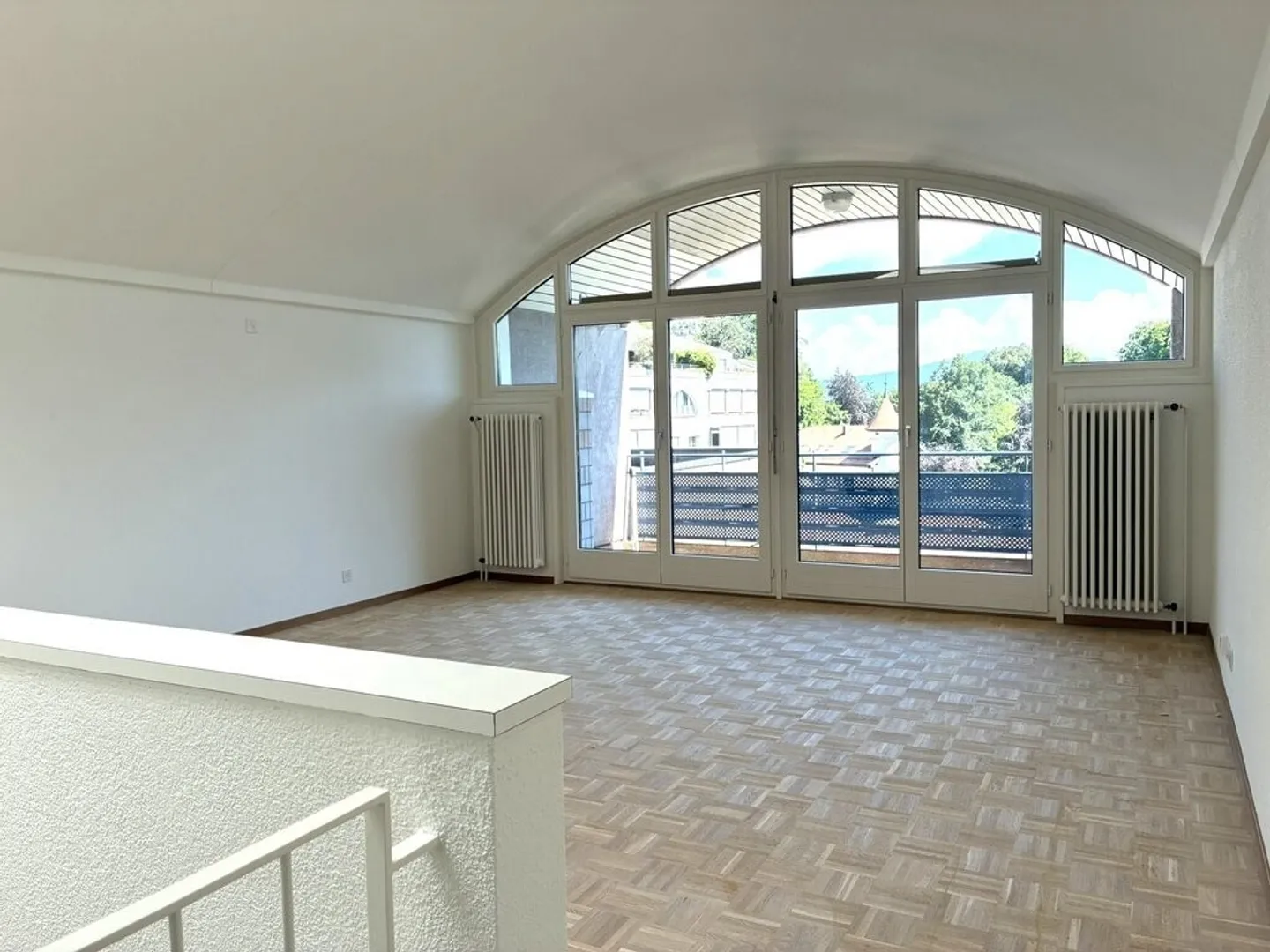 Wunderschöne Duplexwohnung im Herzen der Innenstadt von Nyon - Foto 3 von 10