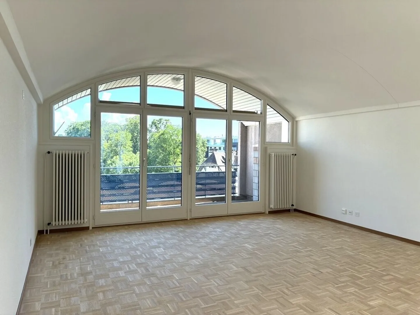 Wunderschöne Duplexwohnung im Herzen der Innenstadt von Nyon - Foto 2 von 10