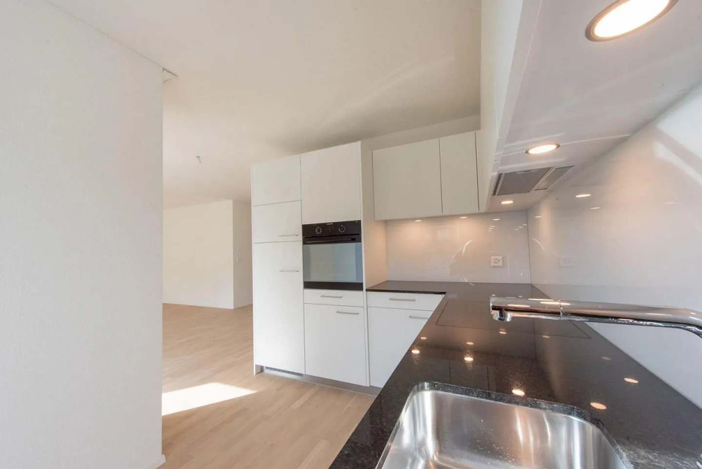 Moderne 2.5 Zimmer-Wohnung - Foto 4 von 9