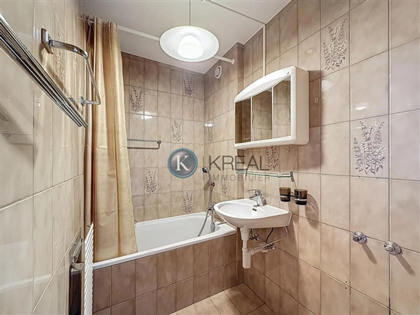 Charmante 2.5-Zimmer-Wohnung in aussergewöhnlicher natürlicher Umgebung - Foto 4 von 9