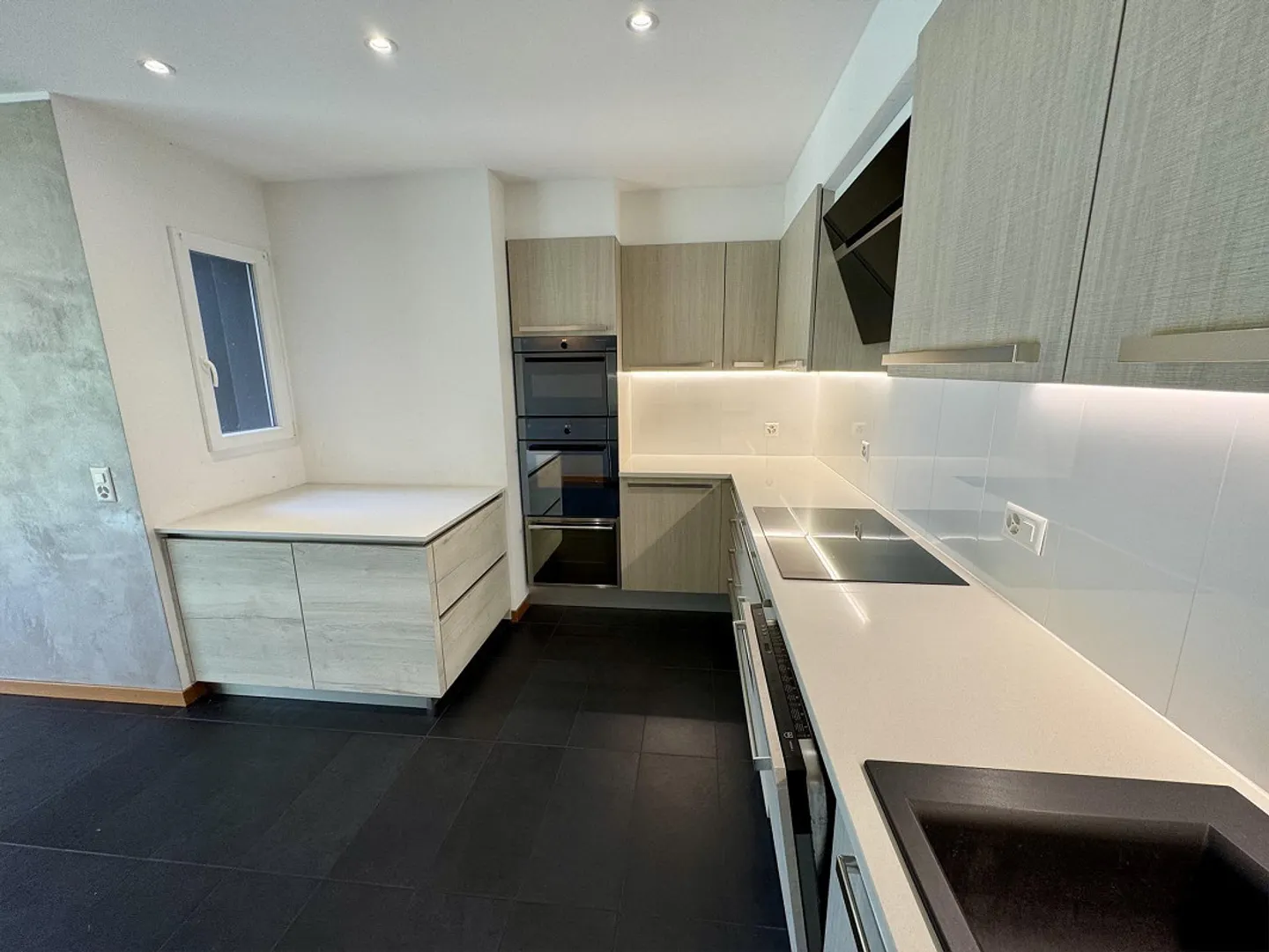 CADRO – ELEGANT RESIDENCE WITH PRIVATE GARDEN, DOUBLE GARAGE AND PANORAMIC VIEW - Photo 19 of 30