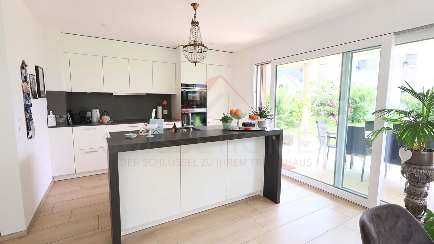 Superbe 3.5 pièces avec jardin privatif de 110 m² et terrasse de 22 m² - volumes généreux, calme absolu et qualité de vie - Photo 5 sur 13