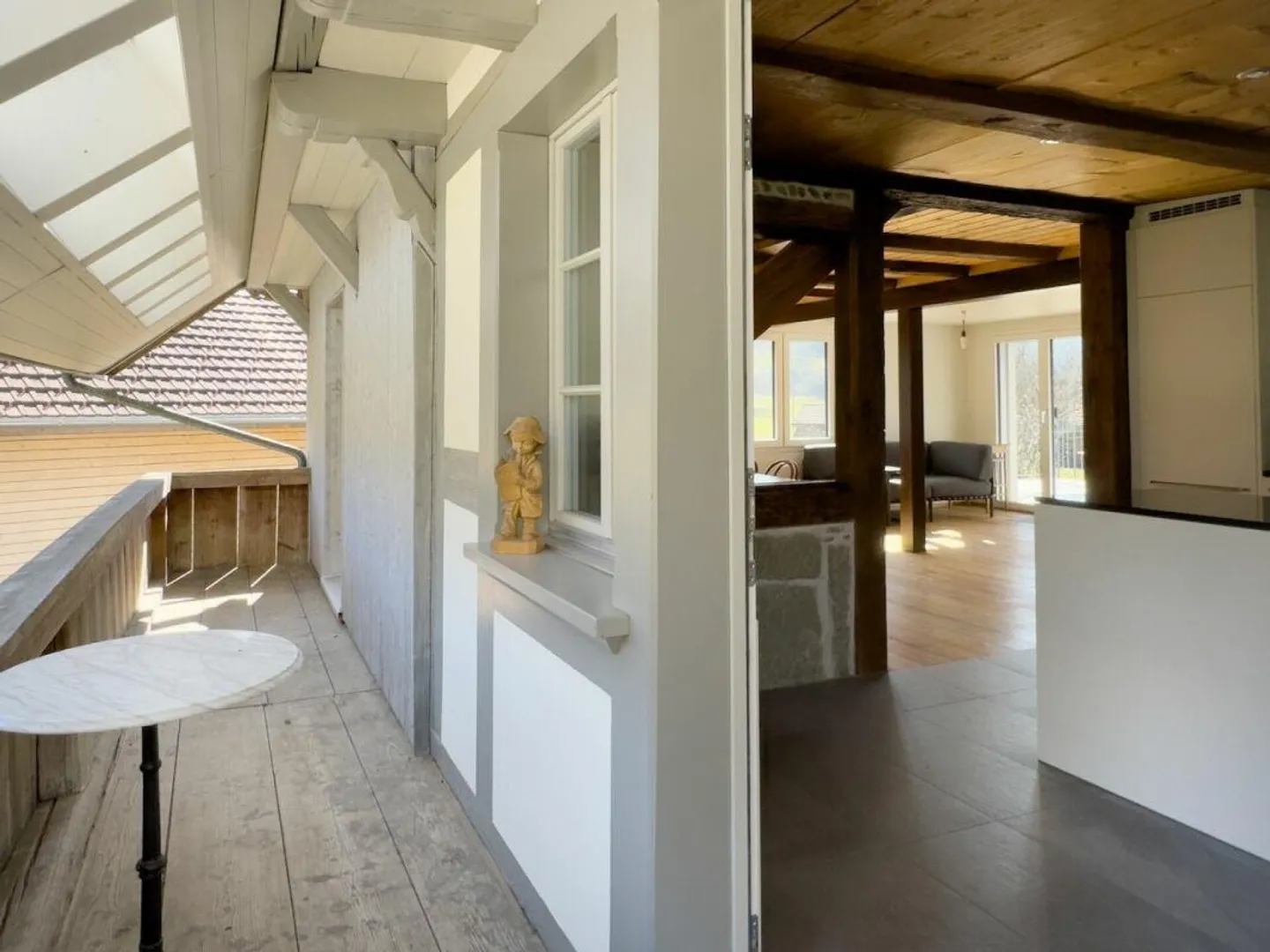 Nur 18 Minuten von Bern entfernt! Sonniges Riegelhaus mit grosser Terrasse und schönem Umschwung - Foto 2 von 30