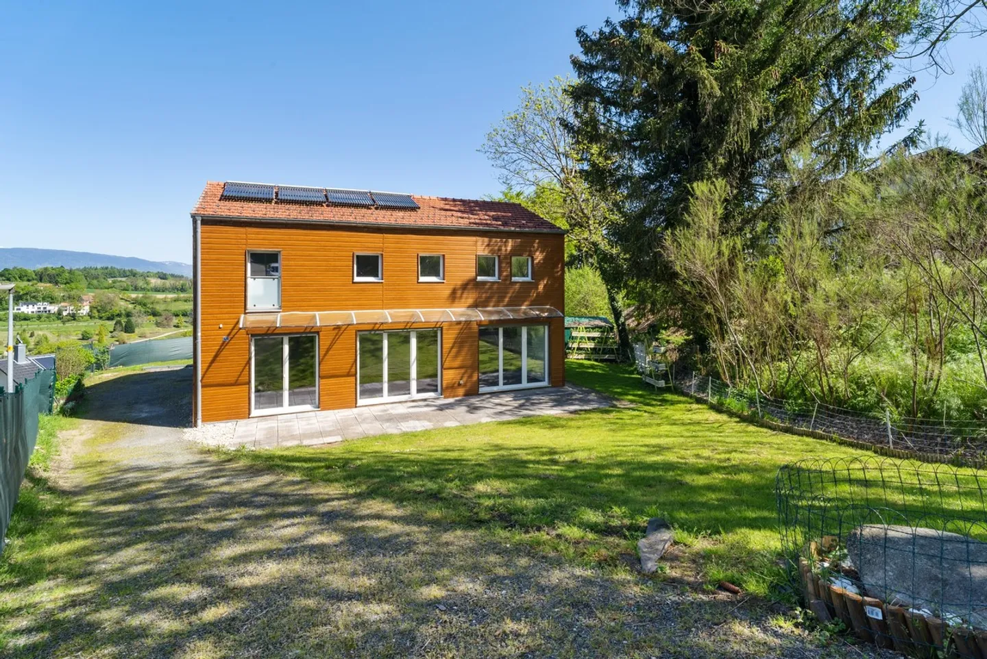 Single house for sale - Photo 1 of 12