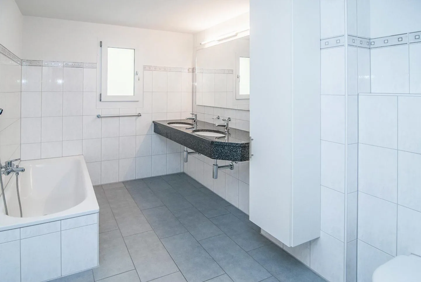 Bright & centrally located ground floor apartment - Photo 5 of 7