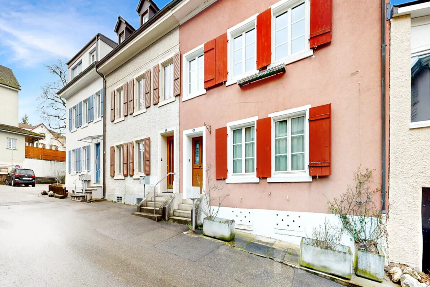 Residential building with development potential in a central location in Binningen - Photo 3 of 12