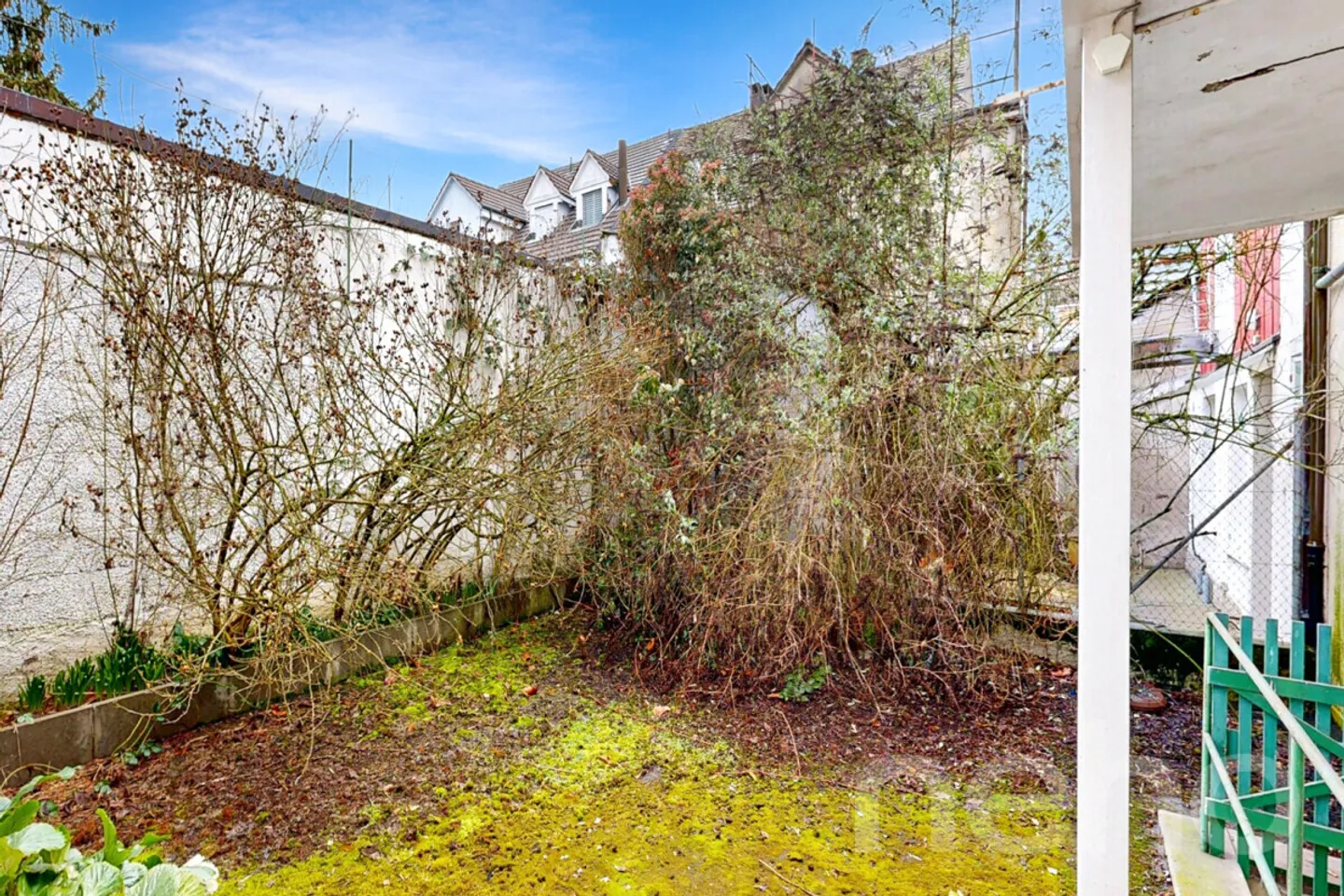 Residential building with development potential in a central location in Binningen - Photo 10 of 12