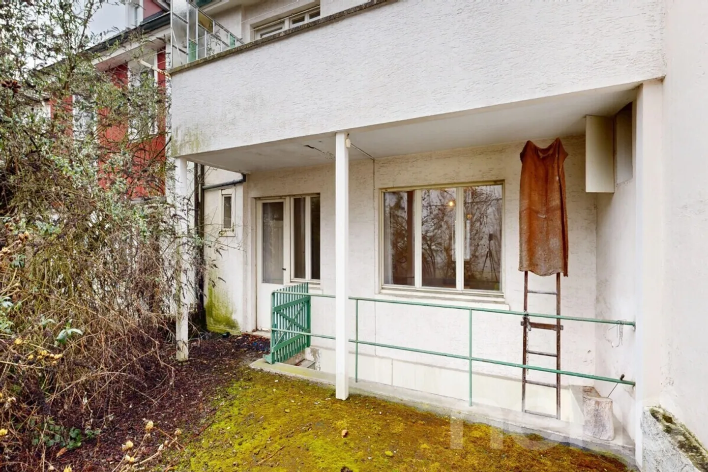 Residential building with development potential in a central location in Binningen - Photo 12 of 12