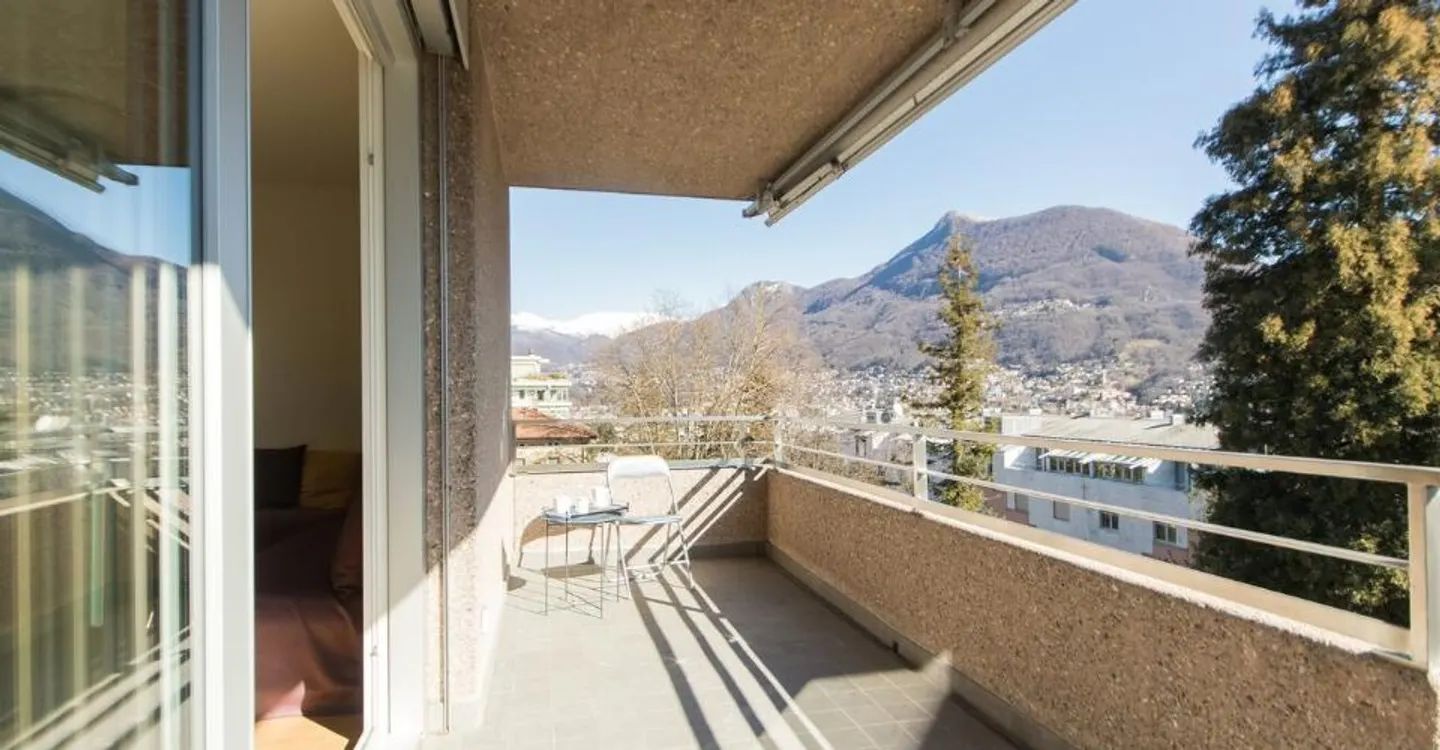 Eleganz und Panorama: atemberaubender Seeblick nur wenige Schritte vom Zentrum entfernt - Foto 2 von 8