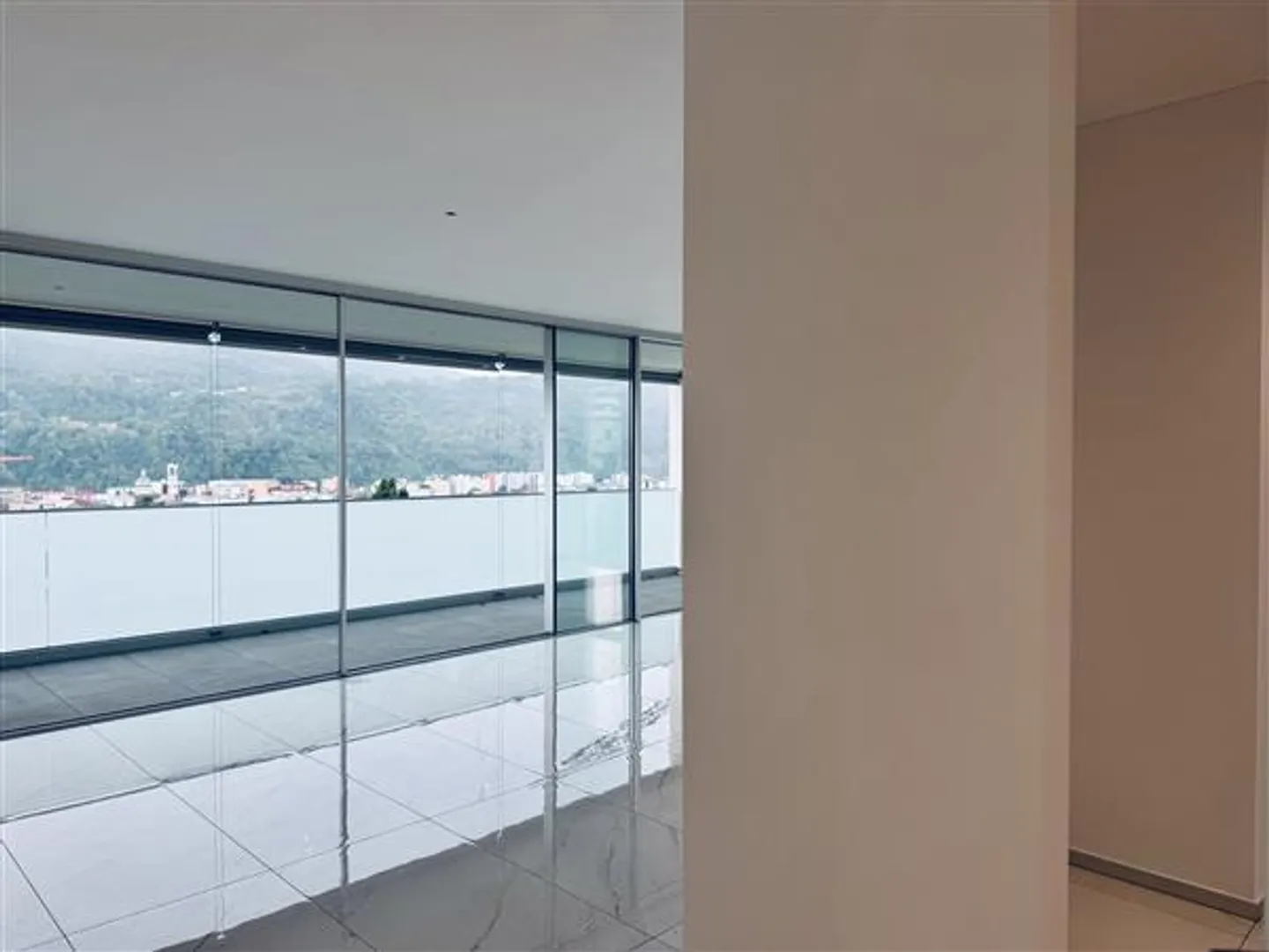 Vacallo: 4.5 Room Apartment - Photo 2 of 13