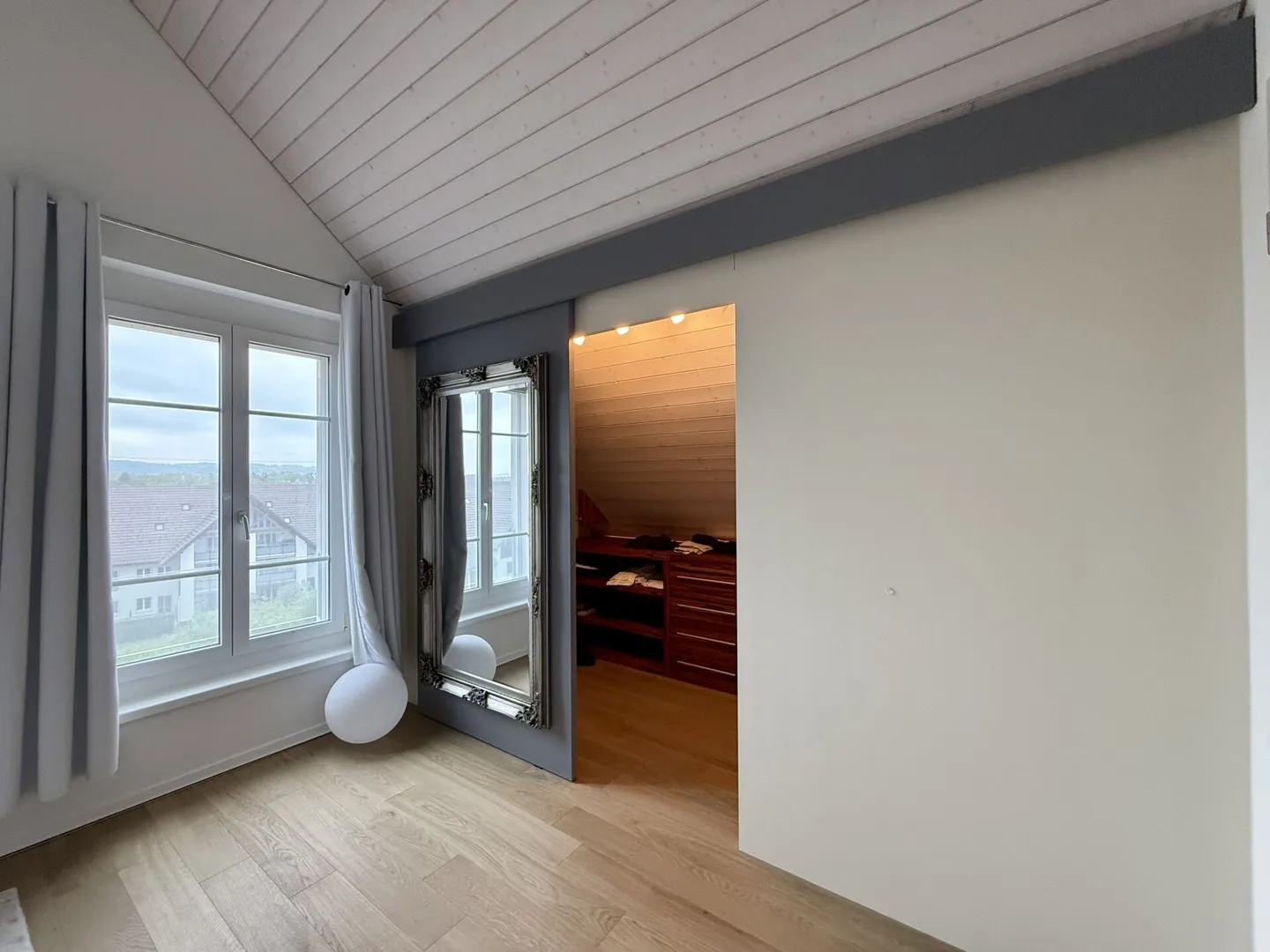 Stylish living in Rümlang! Bright maisonette with charm - Photo 15 of 15