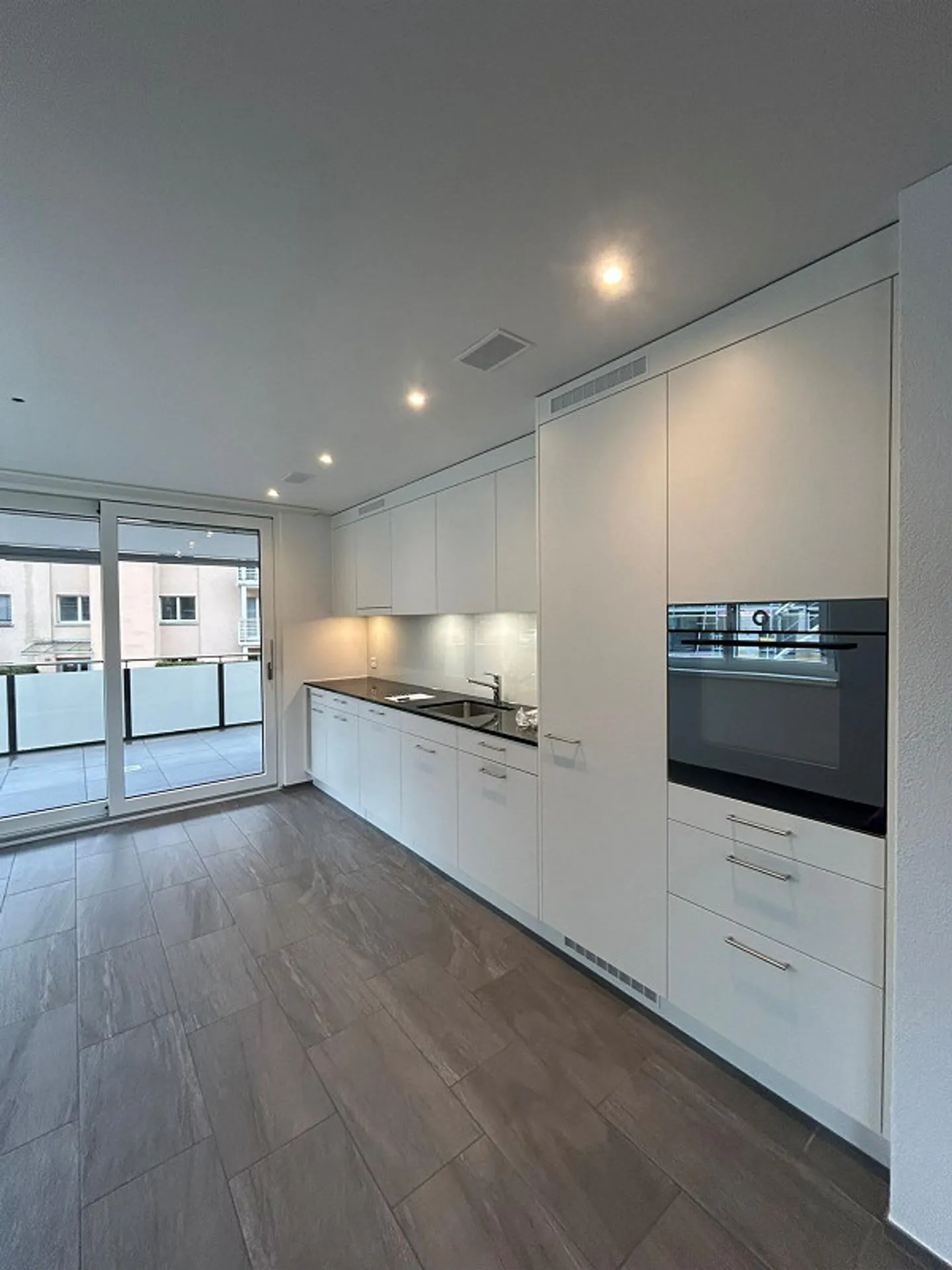 Moderne Wohnung mit Balkon - Foto 1 von 10