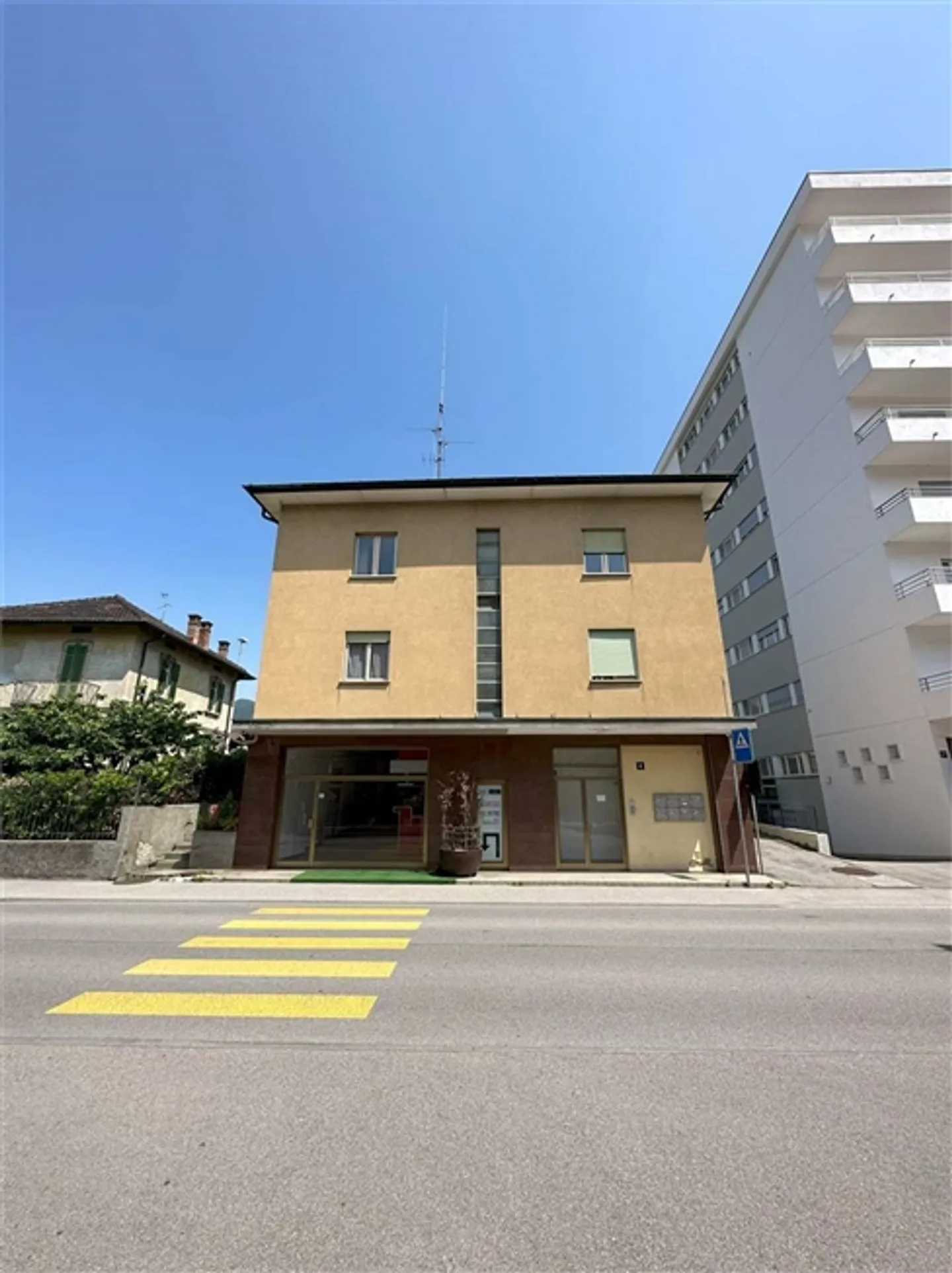 Edificio da ristrutturare per appartamenti - Foto 2 di 14