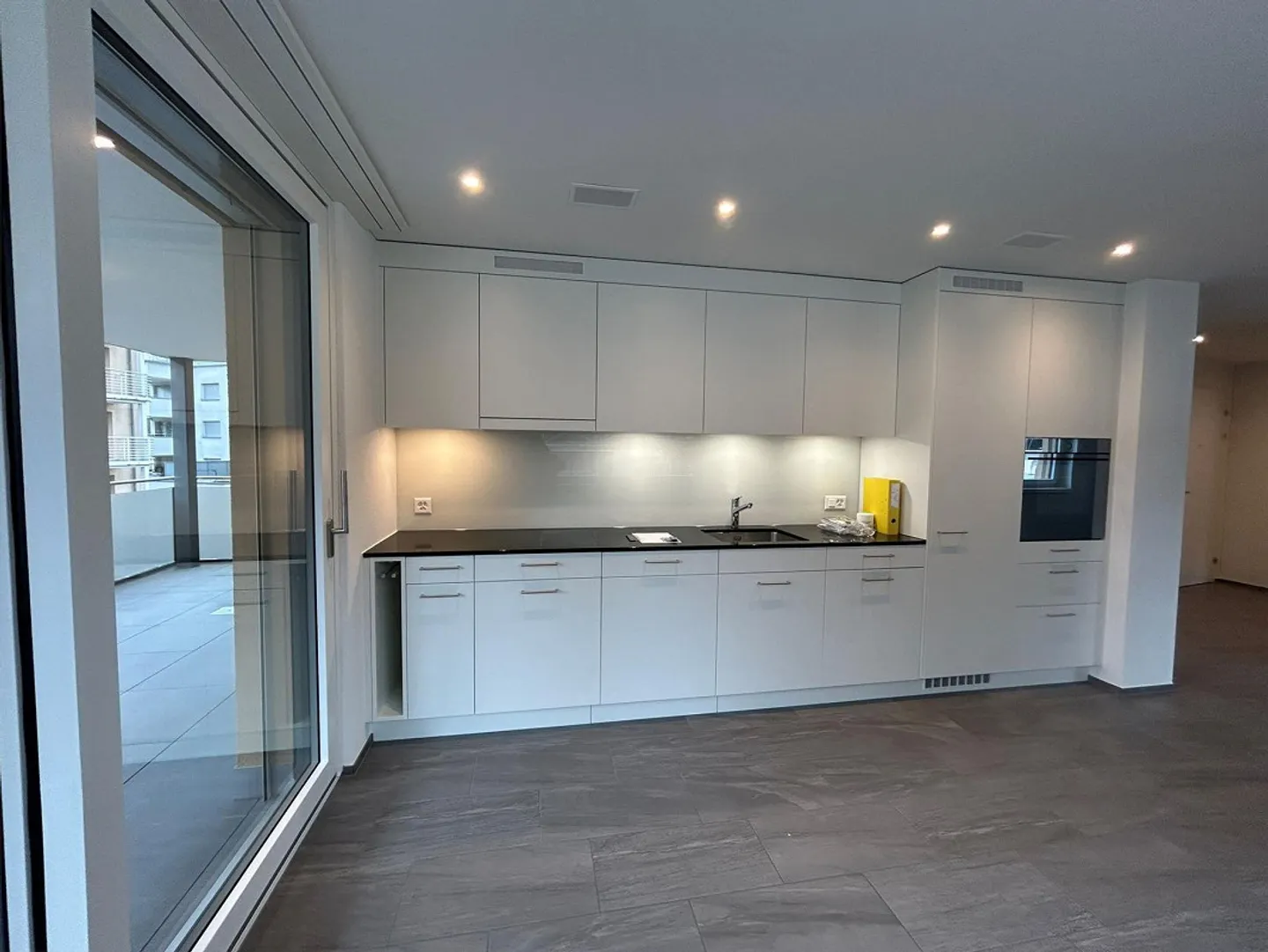 Moderne Wohnung mit Balkon - Foto 2 von 10