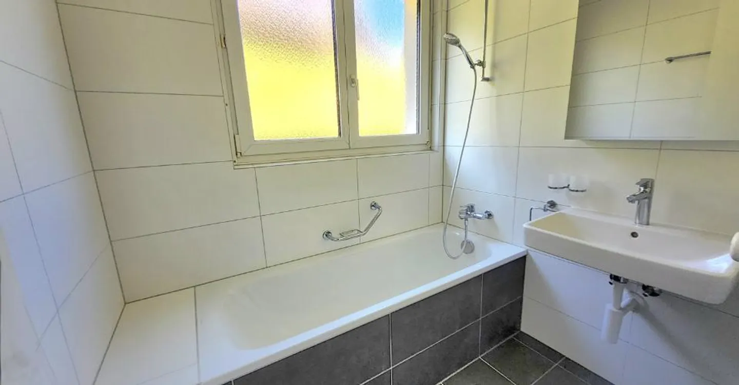 Charming 3.5-room apartment renovated in 2025 – Close to the lake - Photo 6 of 9