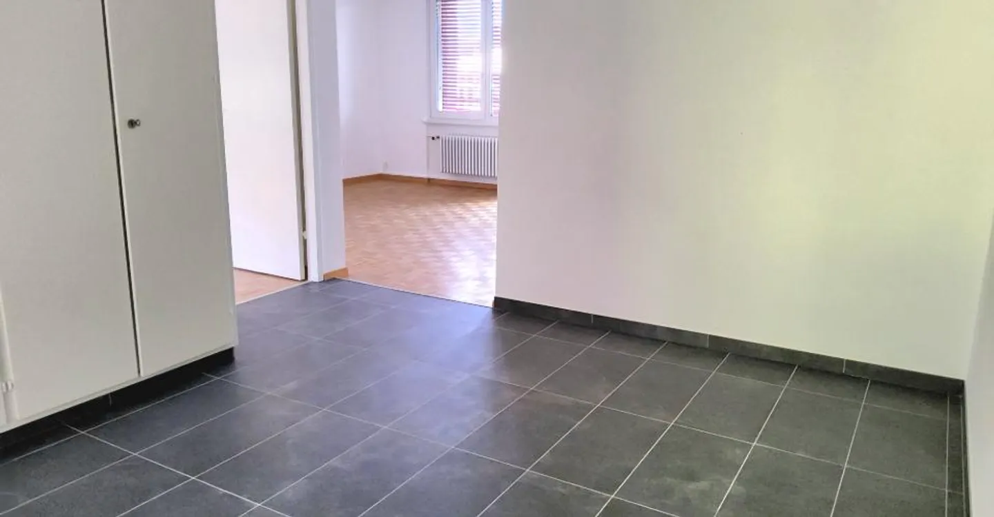 Charming 3.5-room apartment renovated in 2025 – Close to the lake - Photo 8 of 9