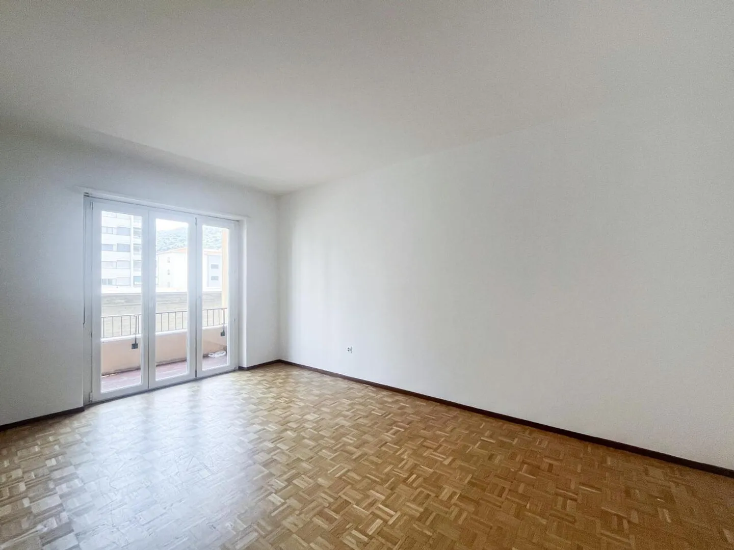 APPARTAMENTO DI 4.5 LOCALI IN ZONA PALAPENZ A CHIASSO - Foto 5 di 6