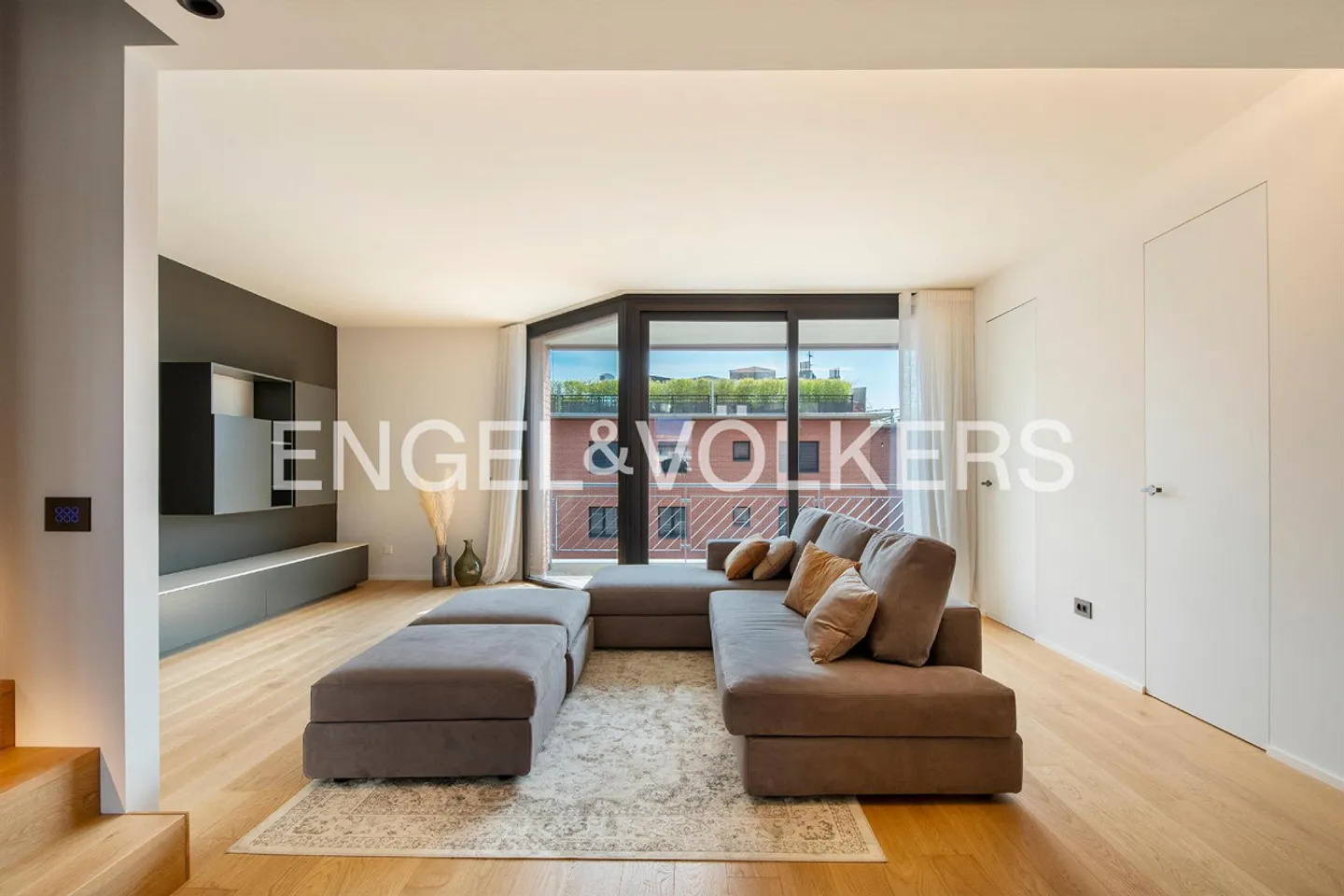 Elegante Appartamento Duplex con Terrazza sul Tetto - Foto 2 di 13