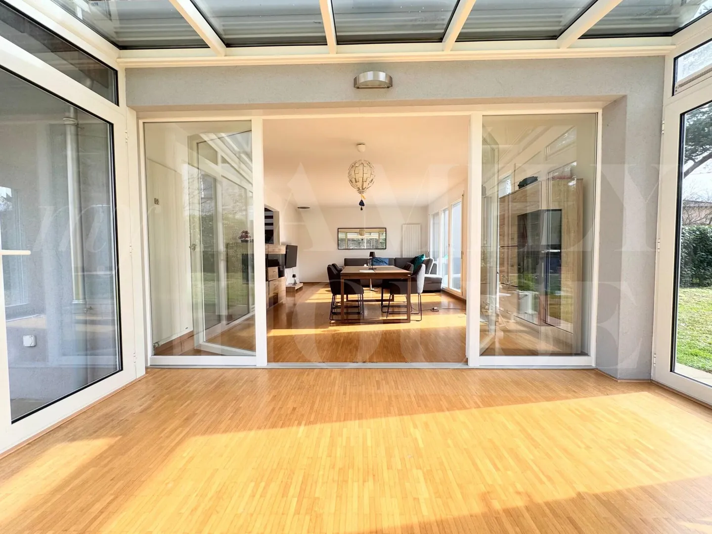 Spaziosa villa a schiera situata in una zona residenziale - Foto 4 di 10