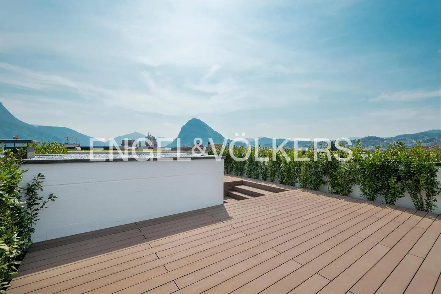 Elegante Appartamento Duplex con Terrazza sul Tetto - Foto 1 di 13