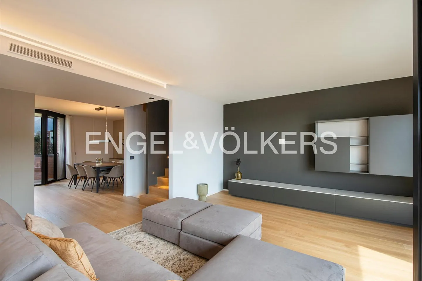 Elegante Appartamento Duplex con Terrazza sul Tetto - Foto 4 di 13