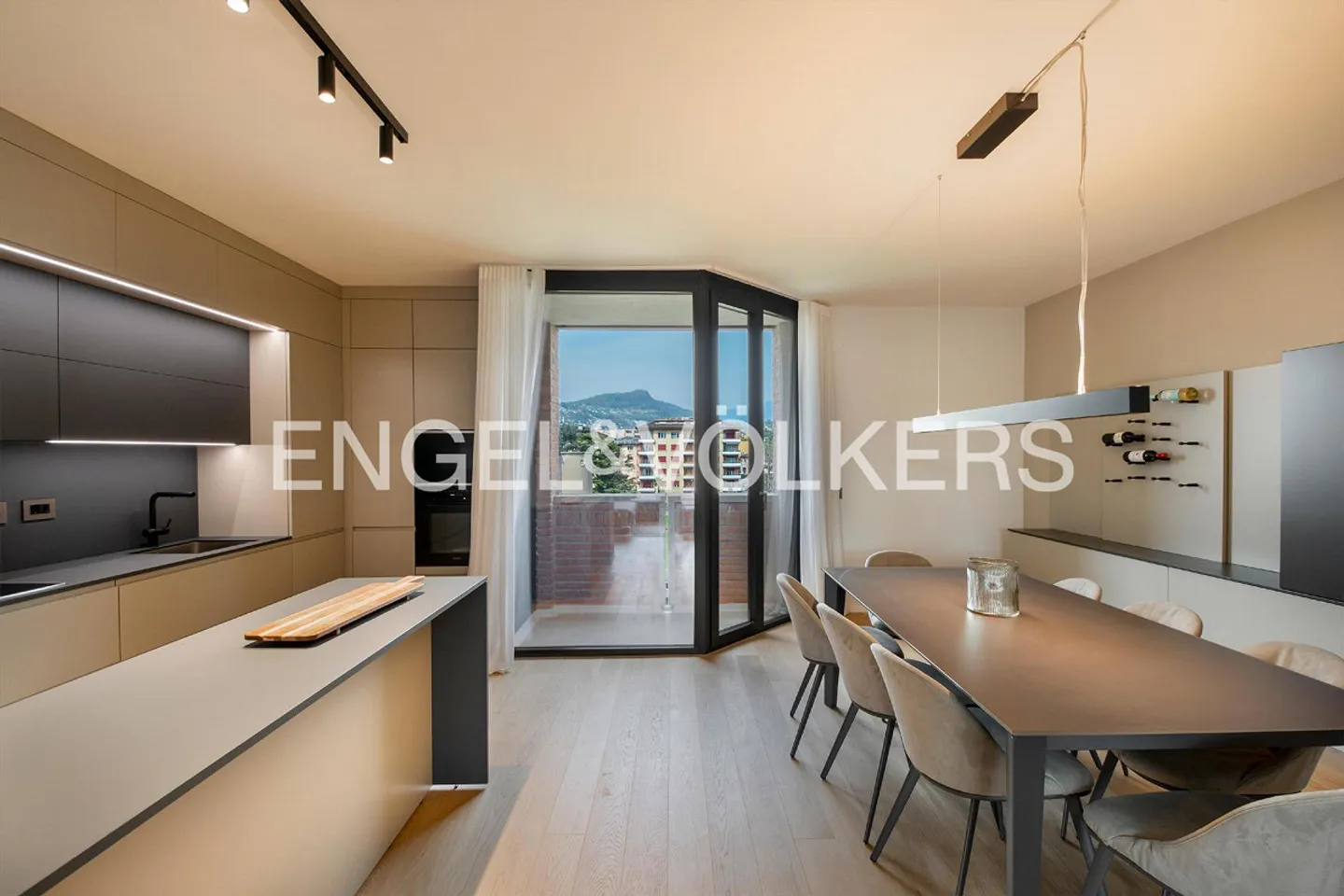Elegante Appartamento Duplex con Terrazza sul Tetto - Foto 5 di 13