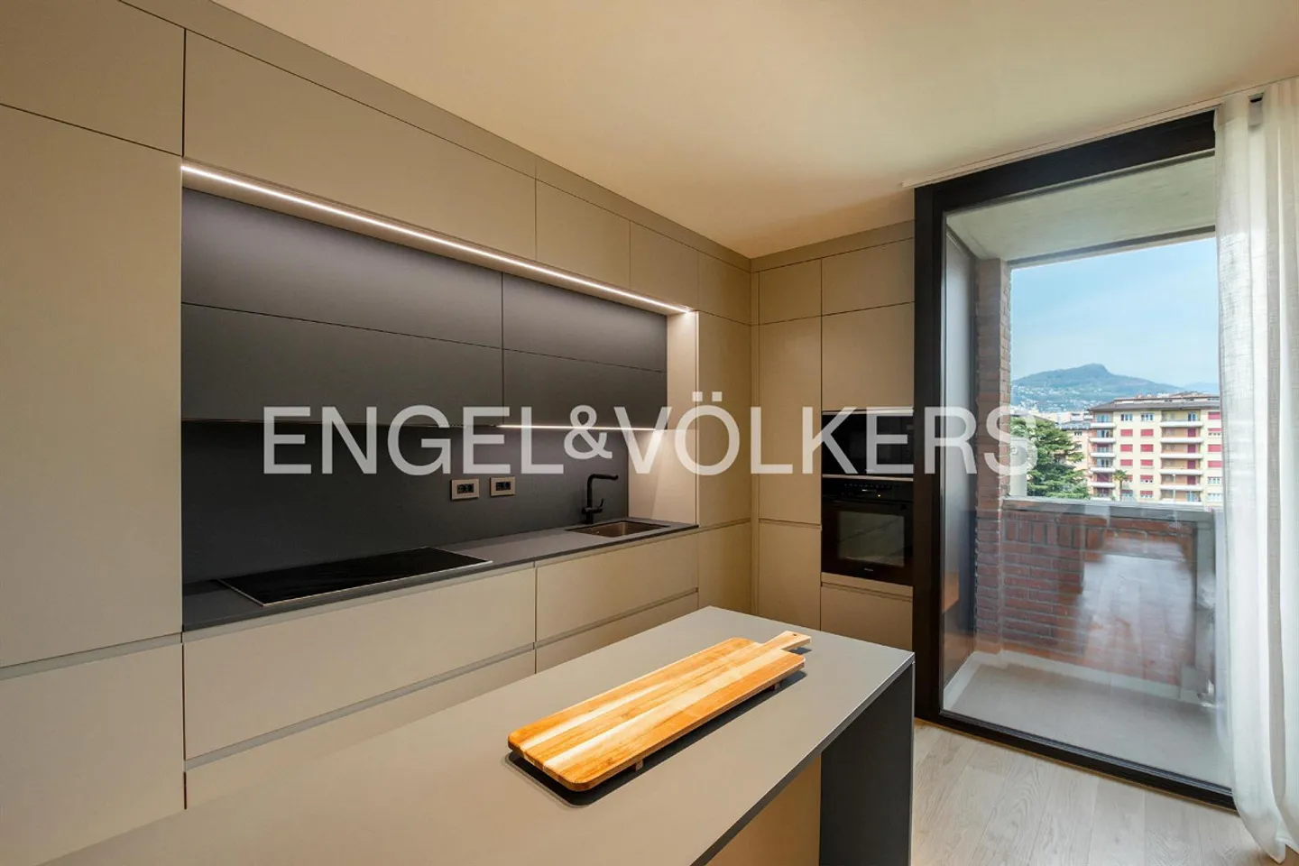 Elegante Appartamento Duplex con Terrazza sul Tetto - Foto 6 di 13