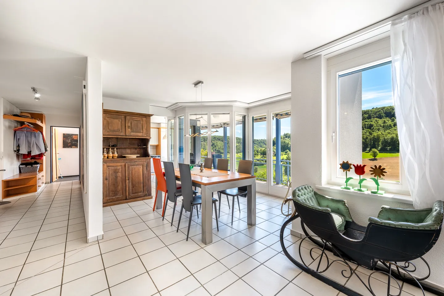 Maison individuelle de 6,5 pièces à la lisière du village, dans un bel emplacement élevé avec vue dégagée - Photo 2 sur 9