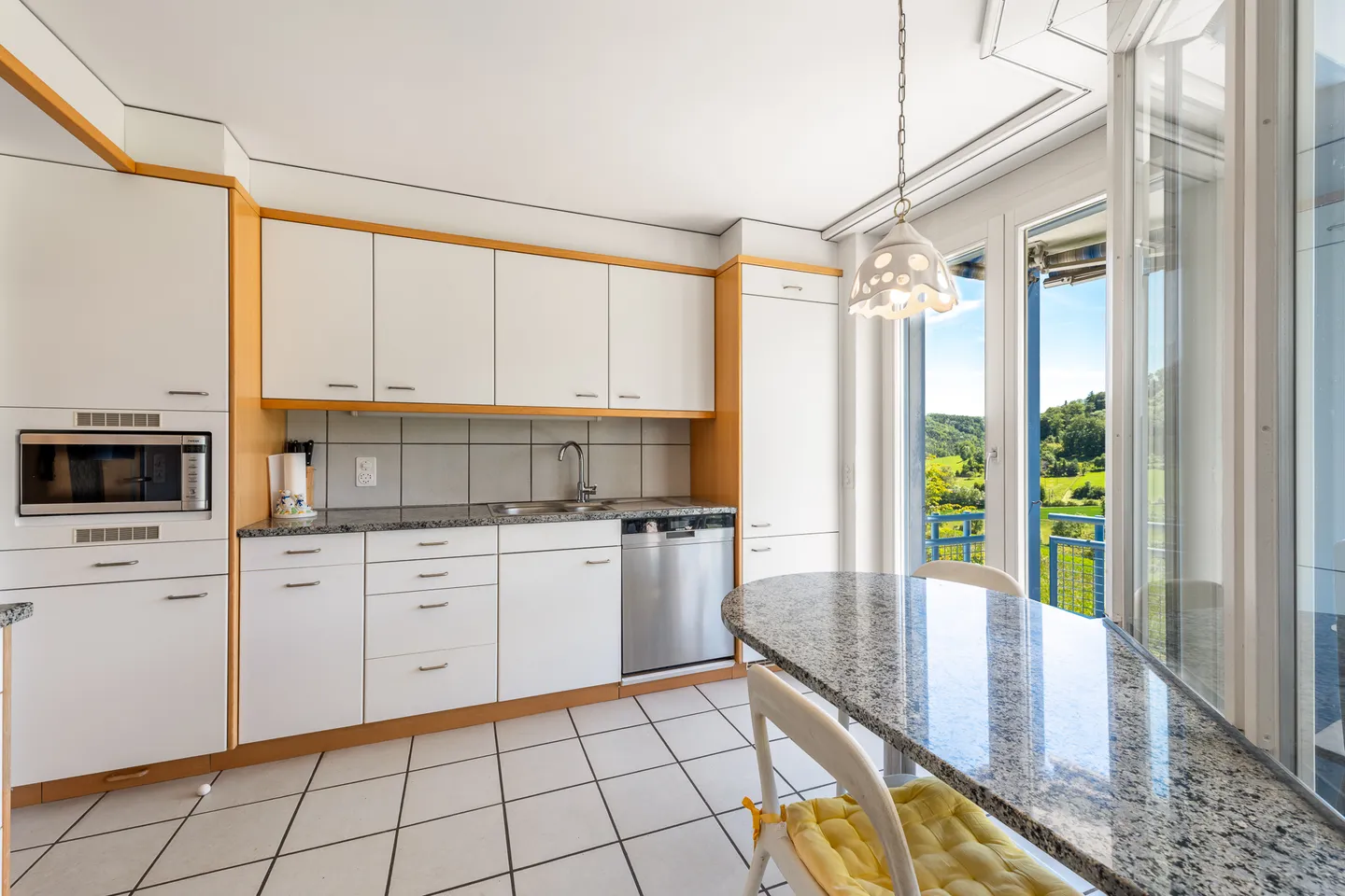 Maison individuelle de 6,5 pièces à la lisière du village, dans un bel emplacement élevé avec vue dégagée - Photo 4 sur 9