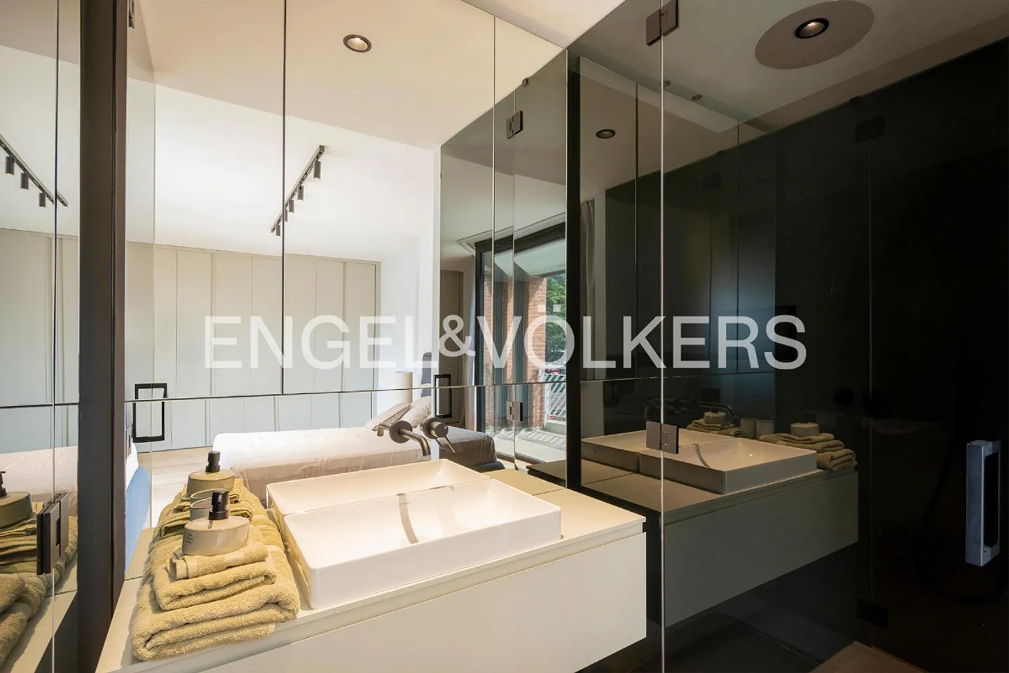 Elegante Appartamento Duplex con Terrazza sul Tetto - Foto 10 di 13