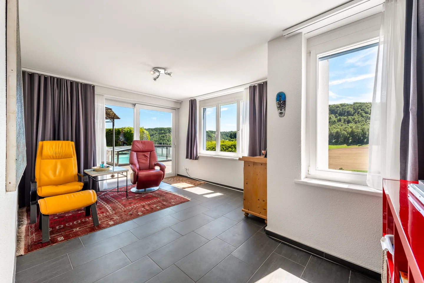Maison individuelle de 6,5 pièces à la lisière du village, dans un bel emplacement élevé avec vue dégagée - Photo 6 sur 9