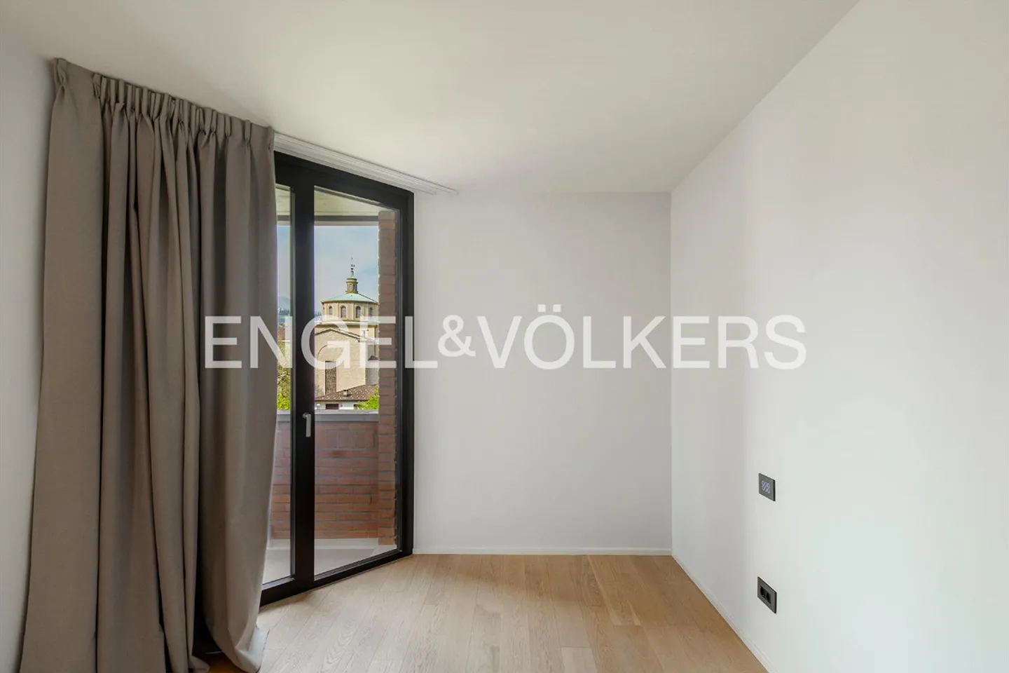 Elegante Appartamento Duplex con Terrazza sul Tetto - Foto 11 di 13
