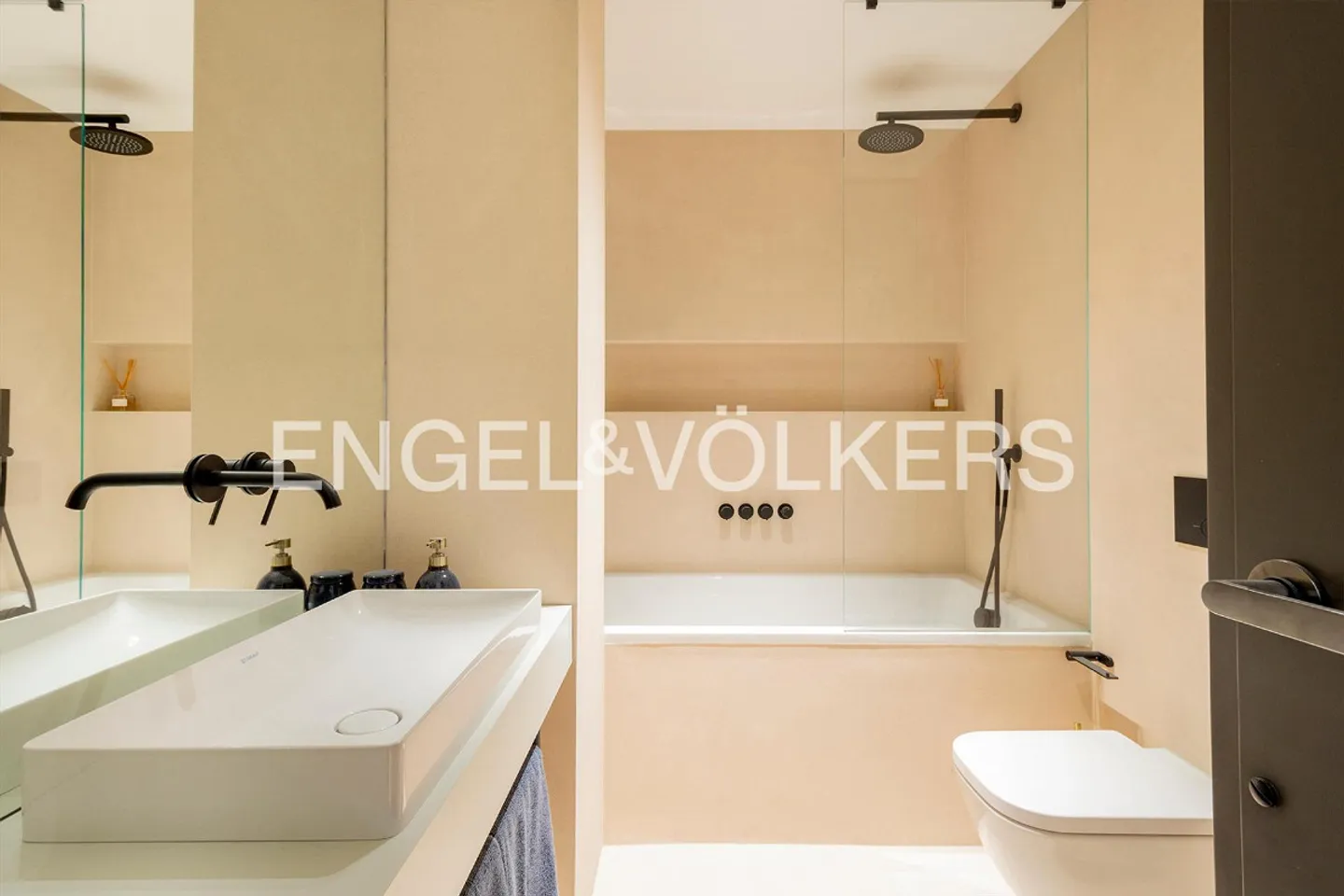 Elegante Appartamento Duplex con Terrazza sul Tetto - Foto 12 di 13
