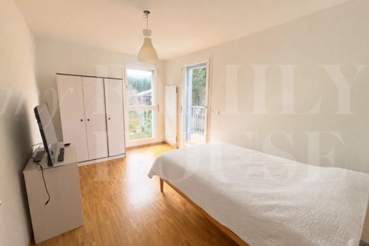 Spaziosa villa a schiera situata in una zona residenziale - Foto 8 di 10