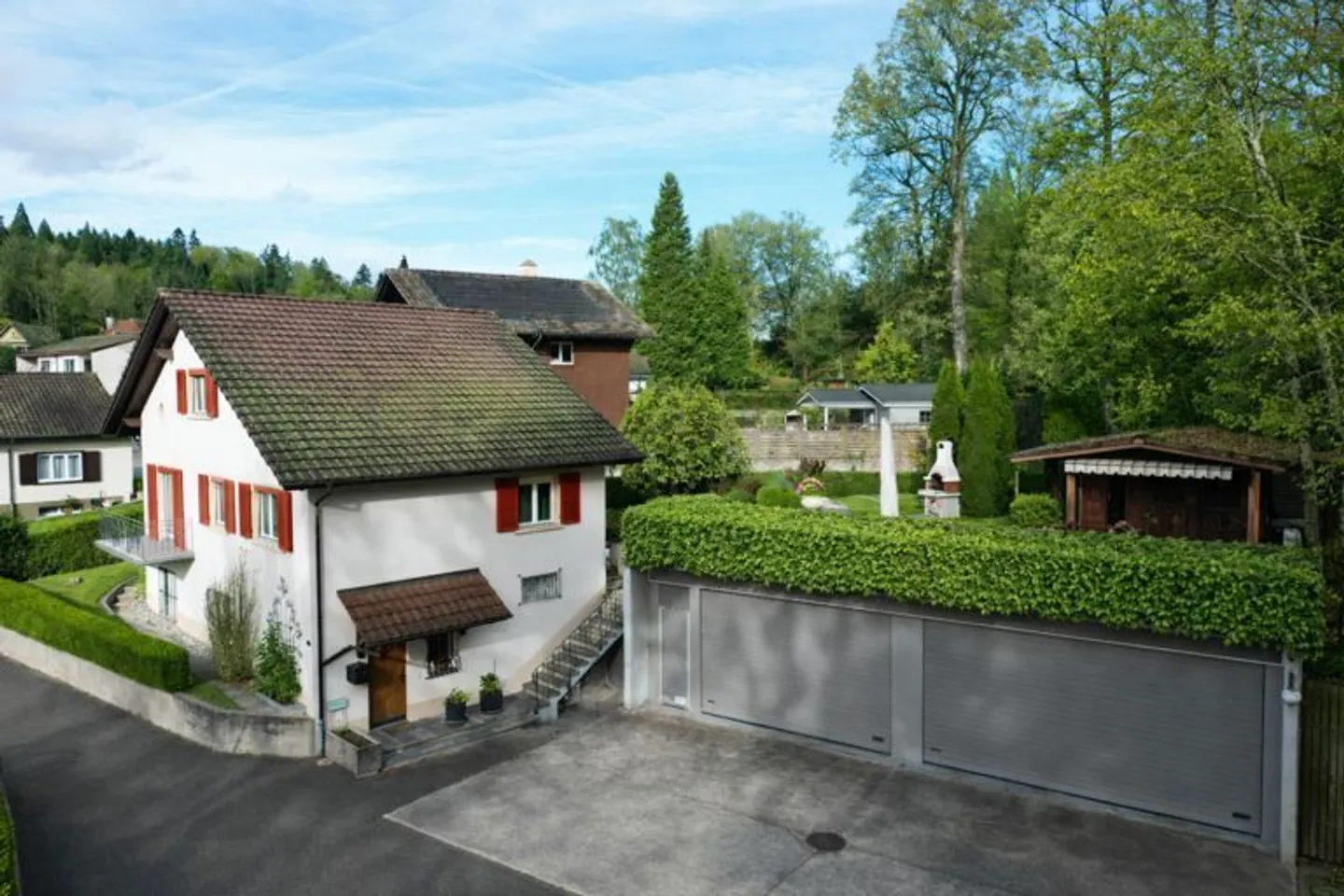 Ampia casa di 5,5 stanze con ampio terreno e garage di 140m² - Foto 2 di 13