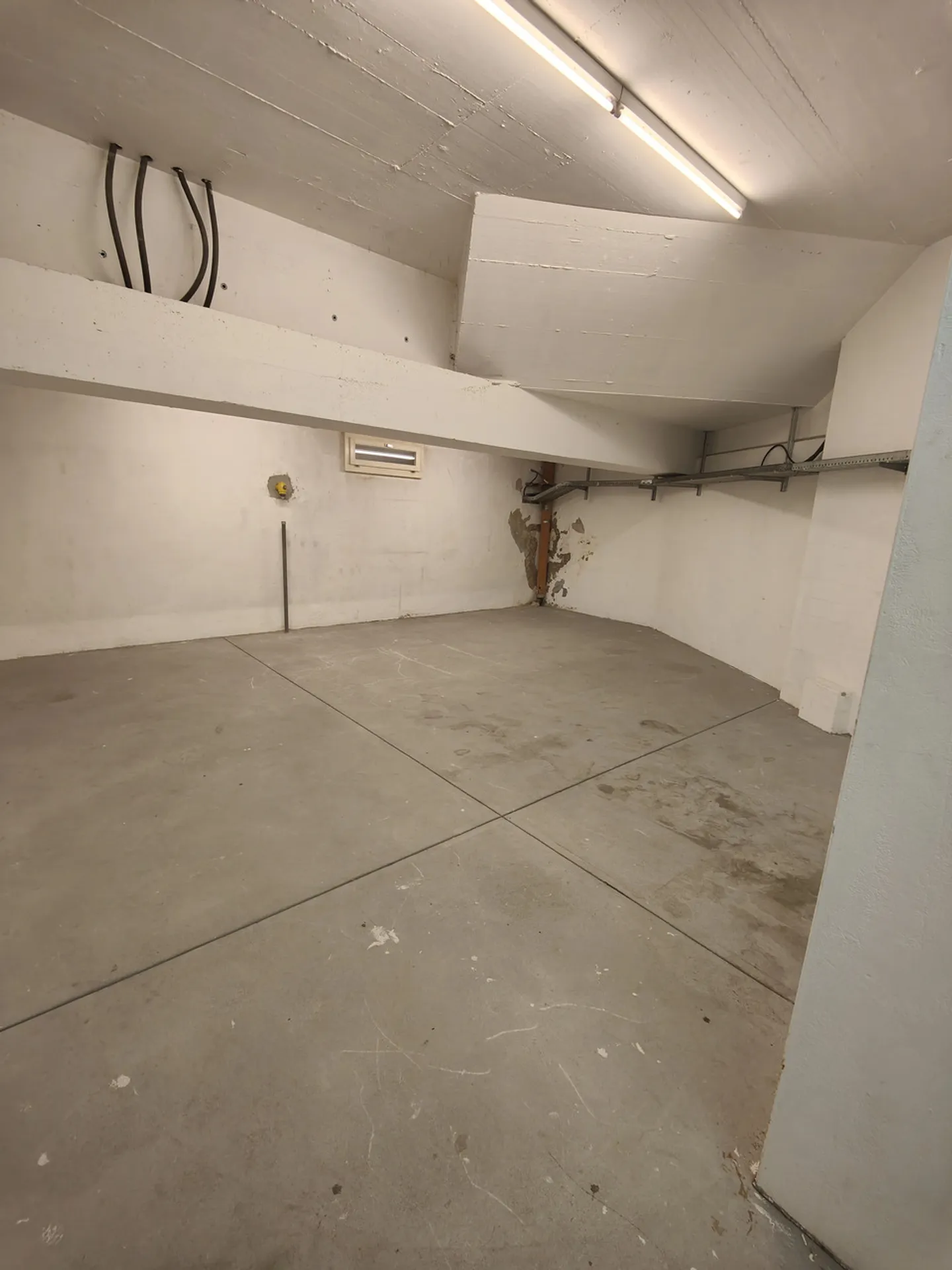 Rent storage space Basel - 53m2 near Basel SBB - Photo 1 of 10