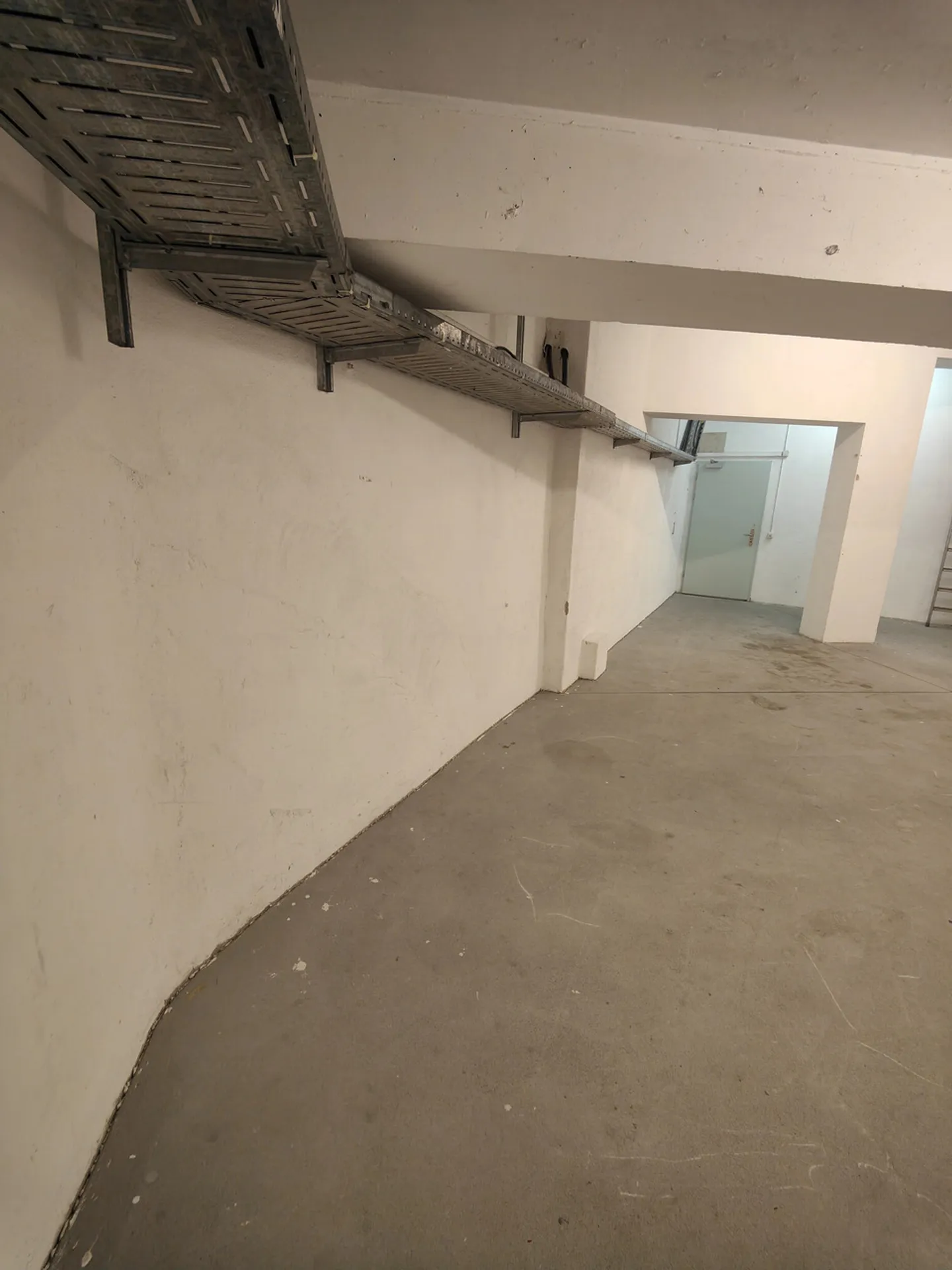 Rent storage space Basel - 53m2 near Basel SBB - Photo 4 of 10
